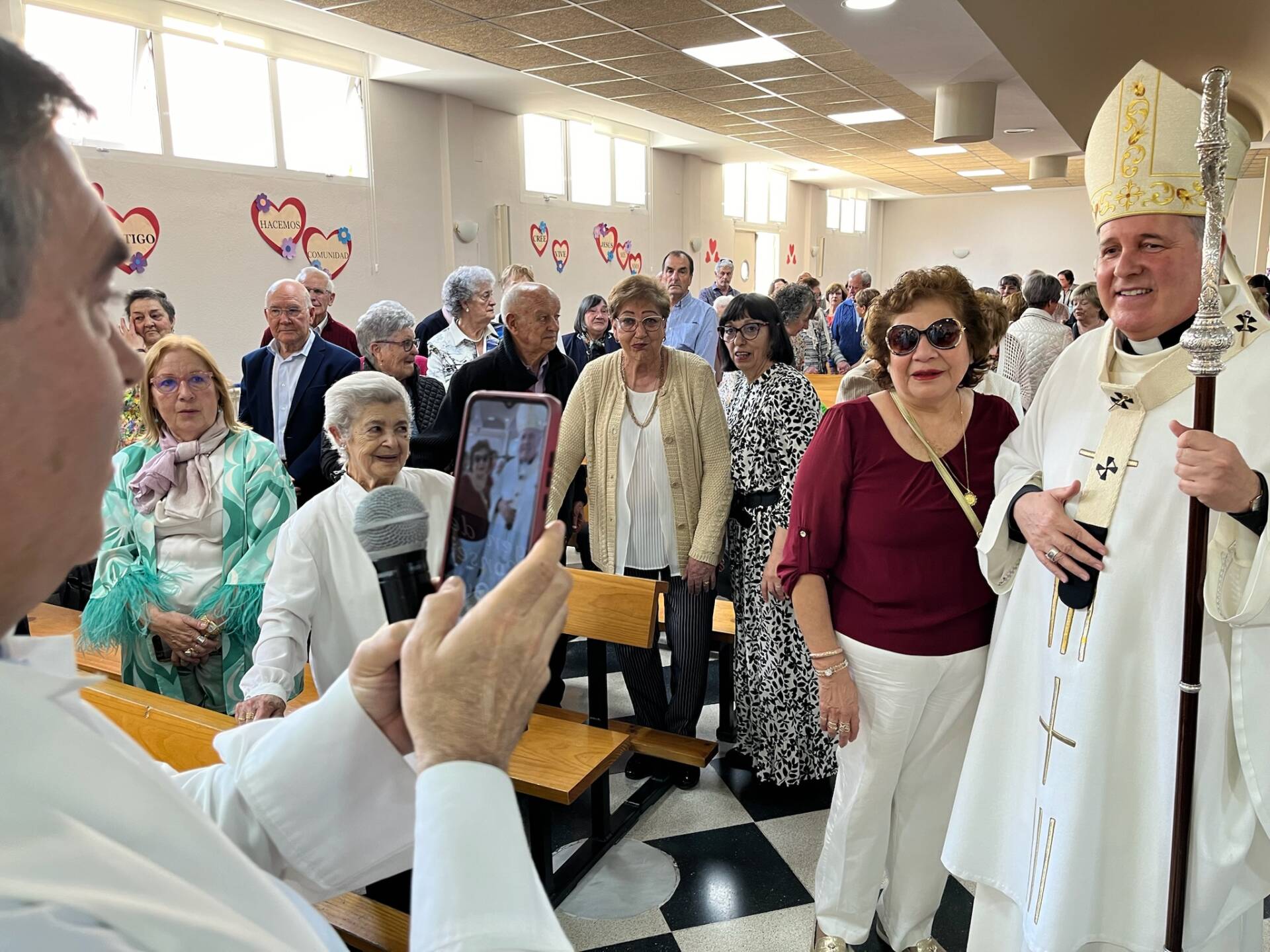 El arzobispo prosigue su visita pastoral en la parroquia del Espíritu Santo 18 El arzobispo prosigue su visita pastoral en la parroquia del Espíritu Santo