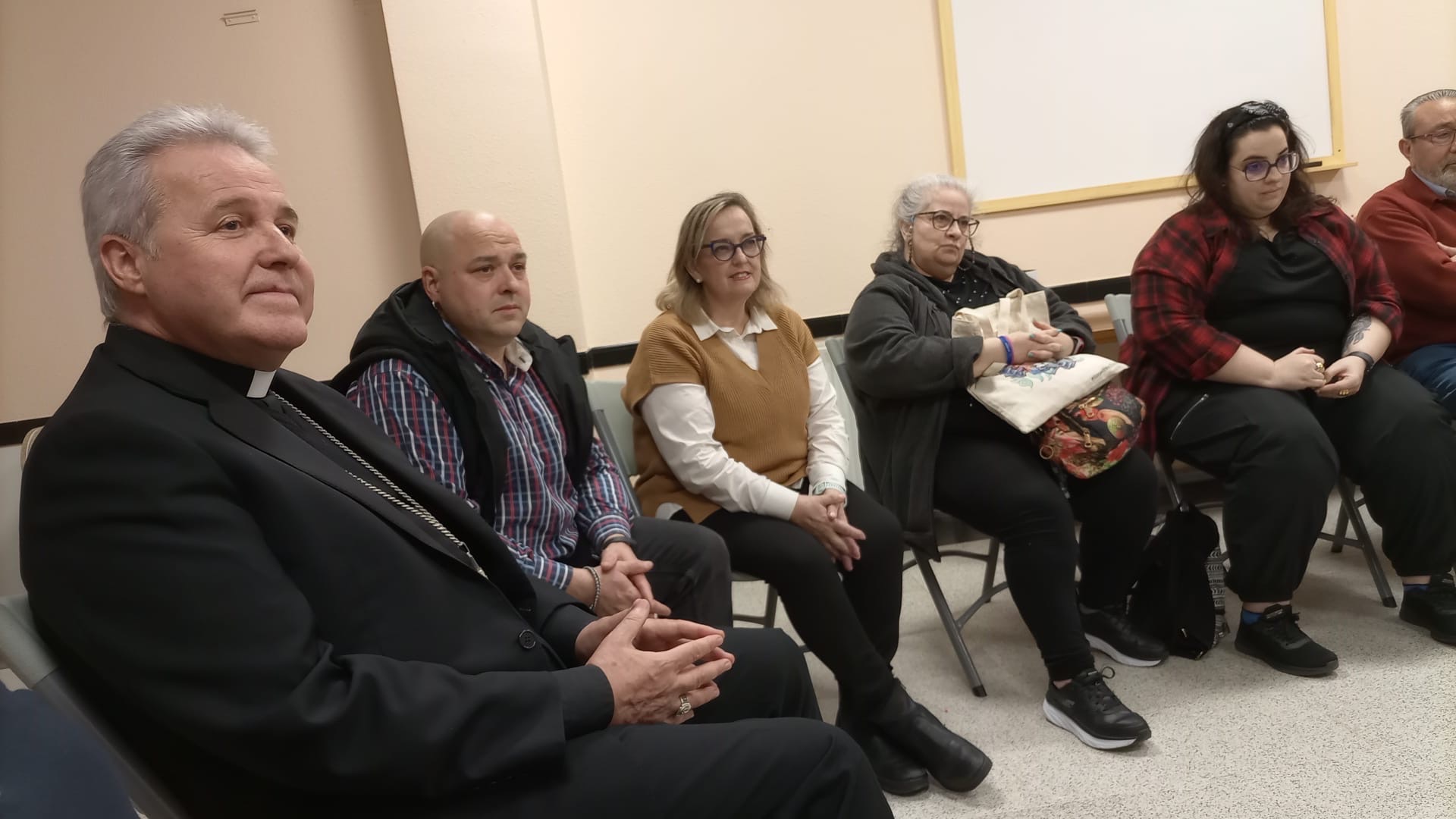 El arzobispo prosigue su visita pastoral en la parroquia del Espíritu Santo 3 El arzobispo prosigue su visita pastoral en la parroquia del Espíritu Santo