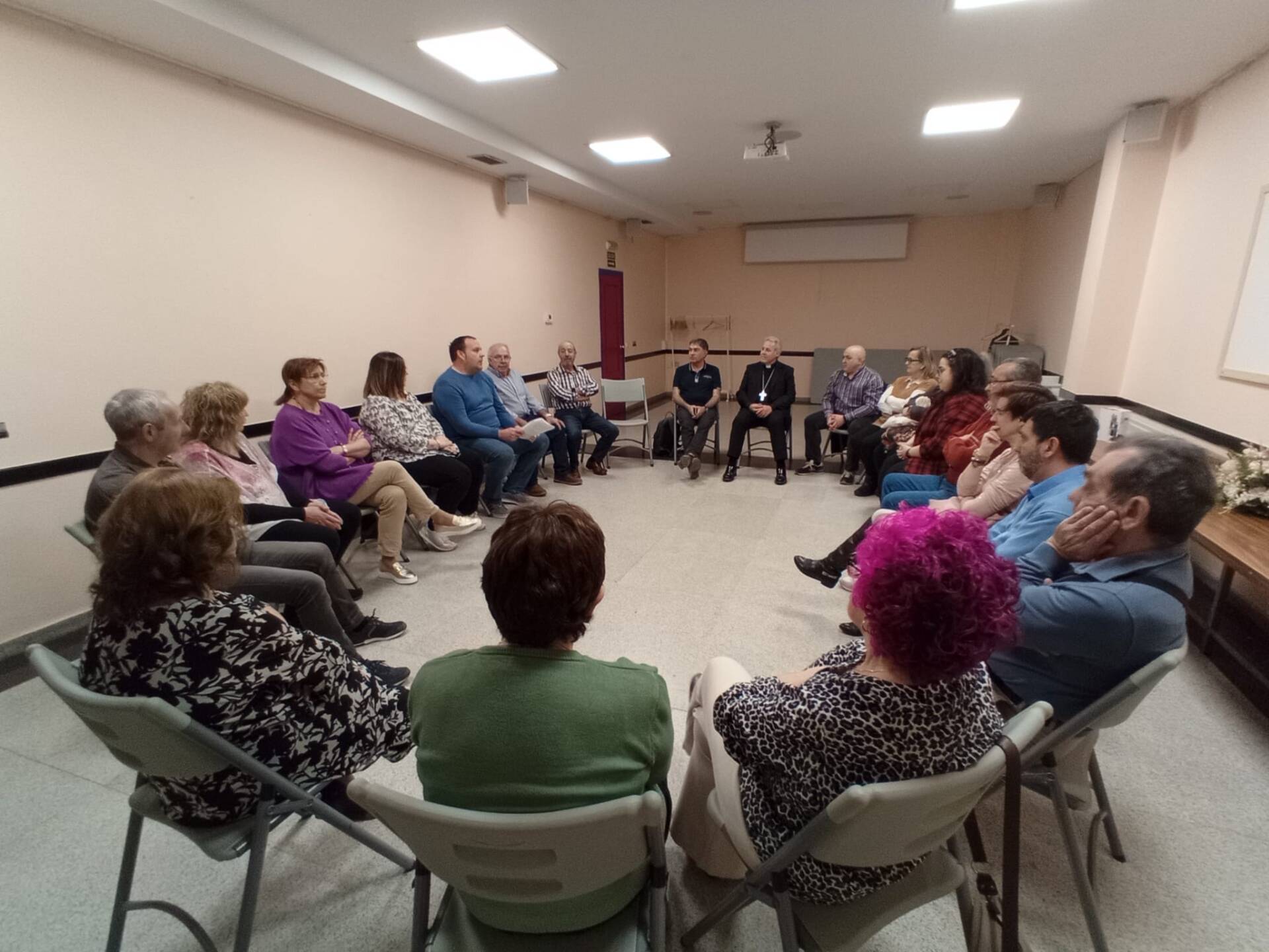 El arzobispo prosigue su visita pastoral en la parroquia del Espíritu Santo 6 El arzobispo prosigue su visita pastoral en la parroquia del Espíritu Santo