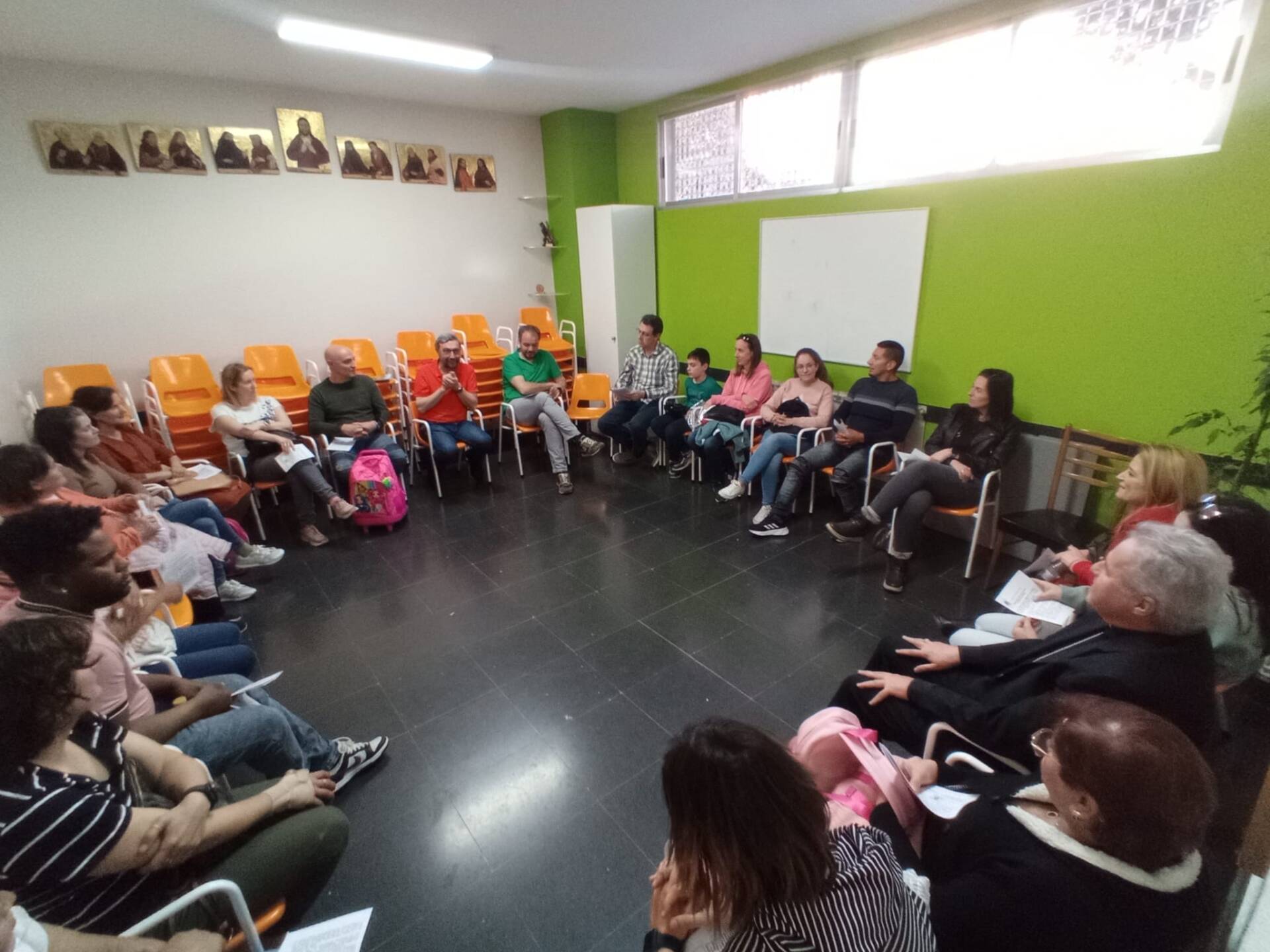 El arzobispo prosigue su visita pastoral en la parroquia del Espíritu Santo 2 El arzobispo prosigue su visita pastoral en la parroquia del Espíritu Santo