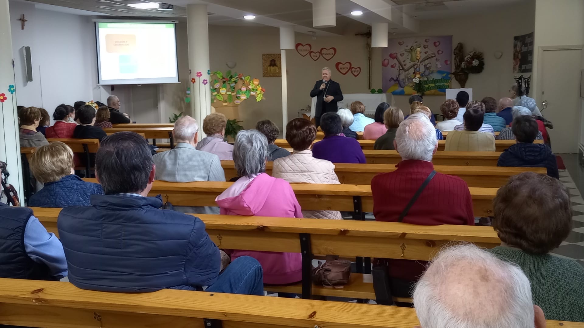 El arzobispo prosigue su visita pastoral en la parroquia del Espíritu Santo 7 El arzobispo prosigue su visita pastoral en la parroquia del Espíritu Santo