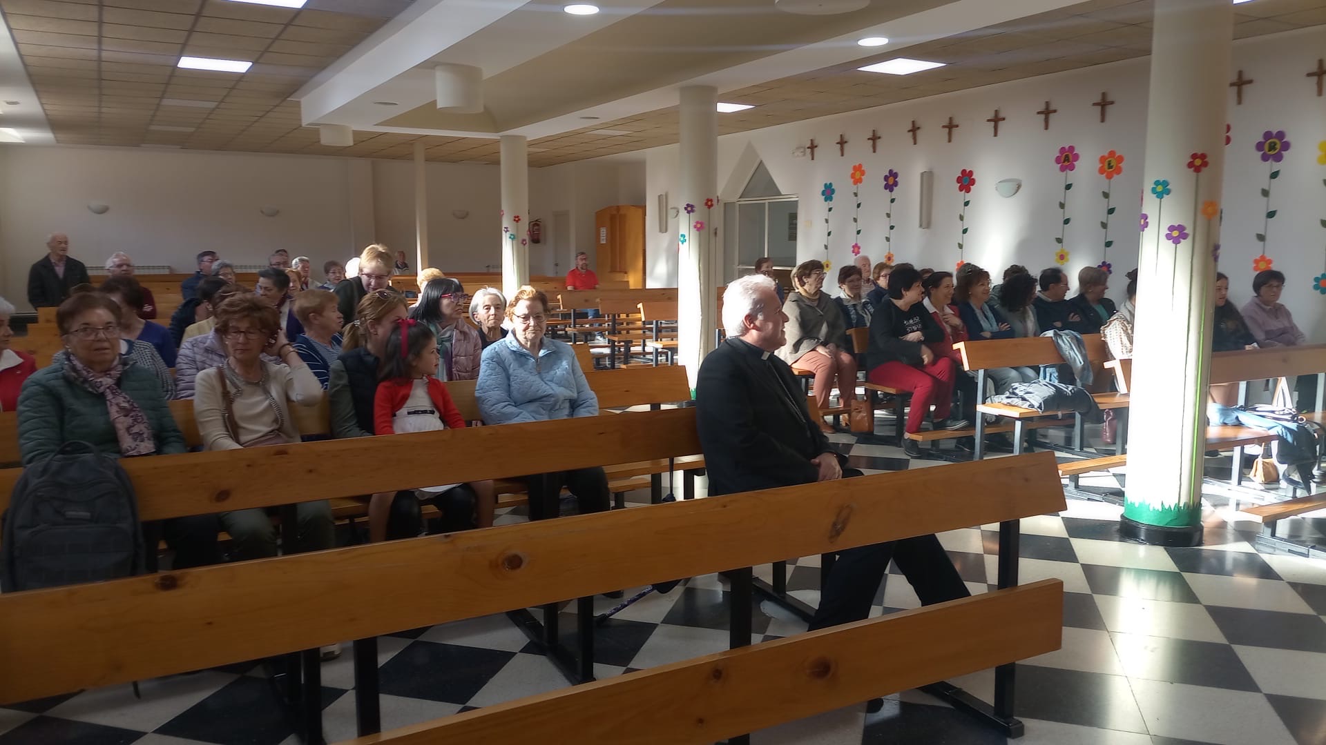 El arzobispo prosigue su visita pastoral en la parroquia del Espíritu Santo 9 El arzobispo prosigue su visita pastoral en la parroquia del Espíritu Santo