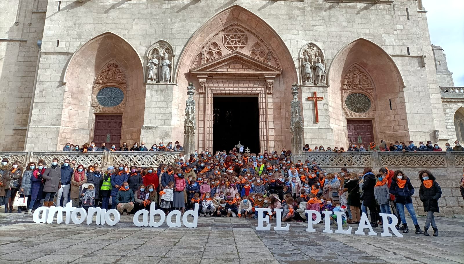 Las parroquias de San Antonio y El Pilar peregrinan a la Catedral 1 El Pilar