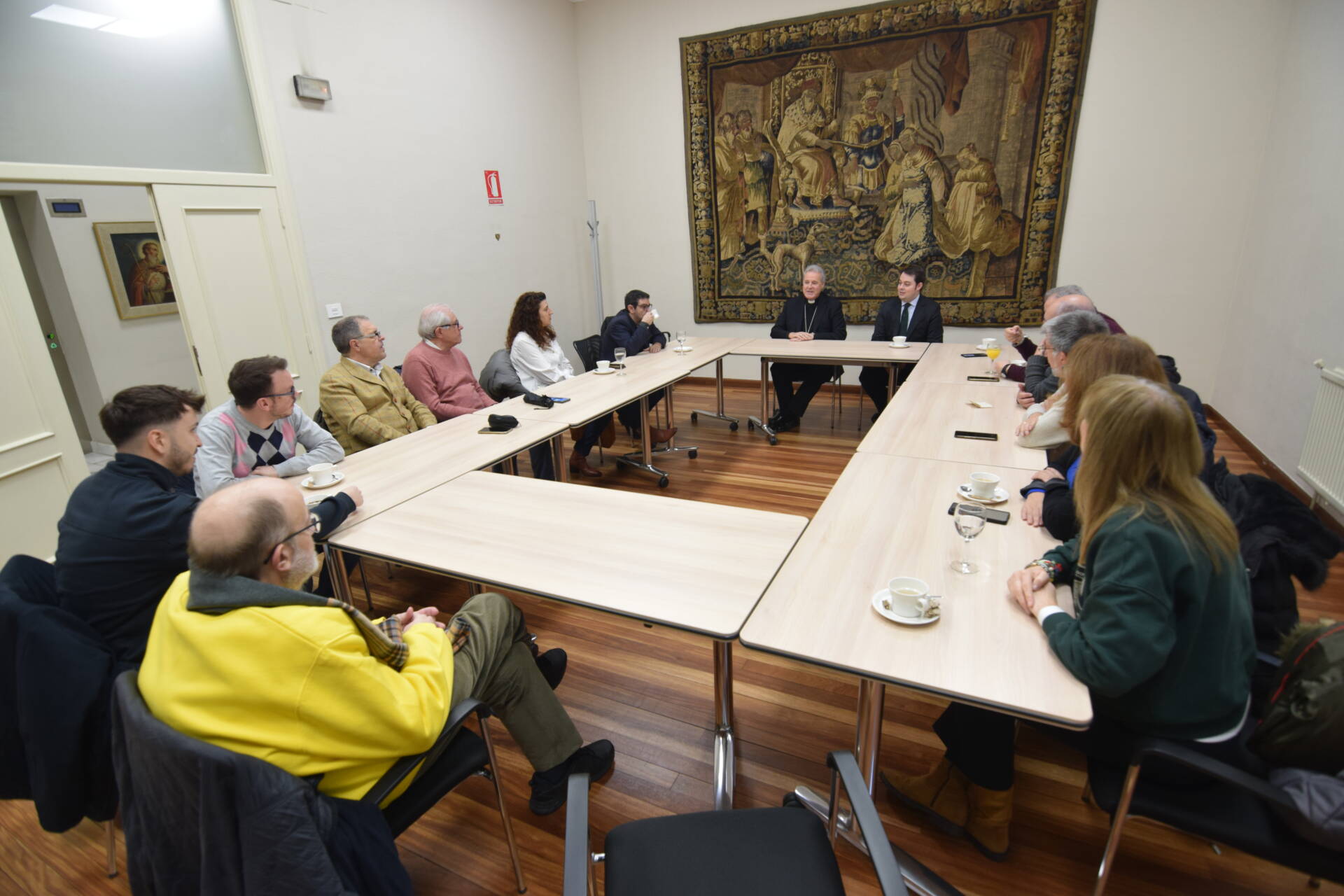El arzobispo mantiene un encuentro con los comunicadores de la provincia 5 encuentro-arzobispo-comunicadores_00004