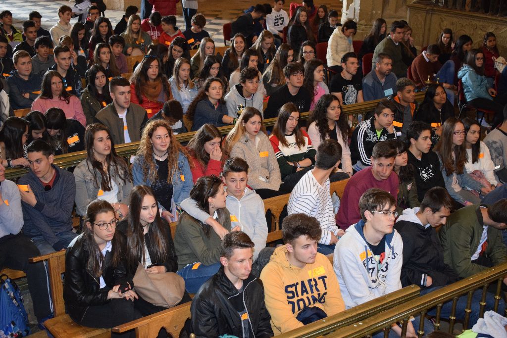 Más de 800 alumnos de religión participan en el encuentro regional de Palencia 1 encuentro-religion-2.jpg