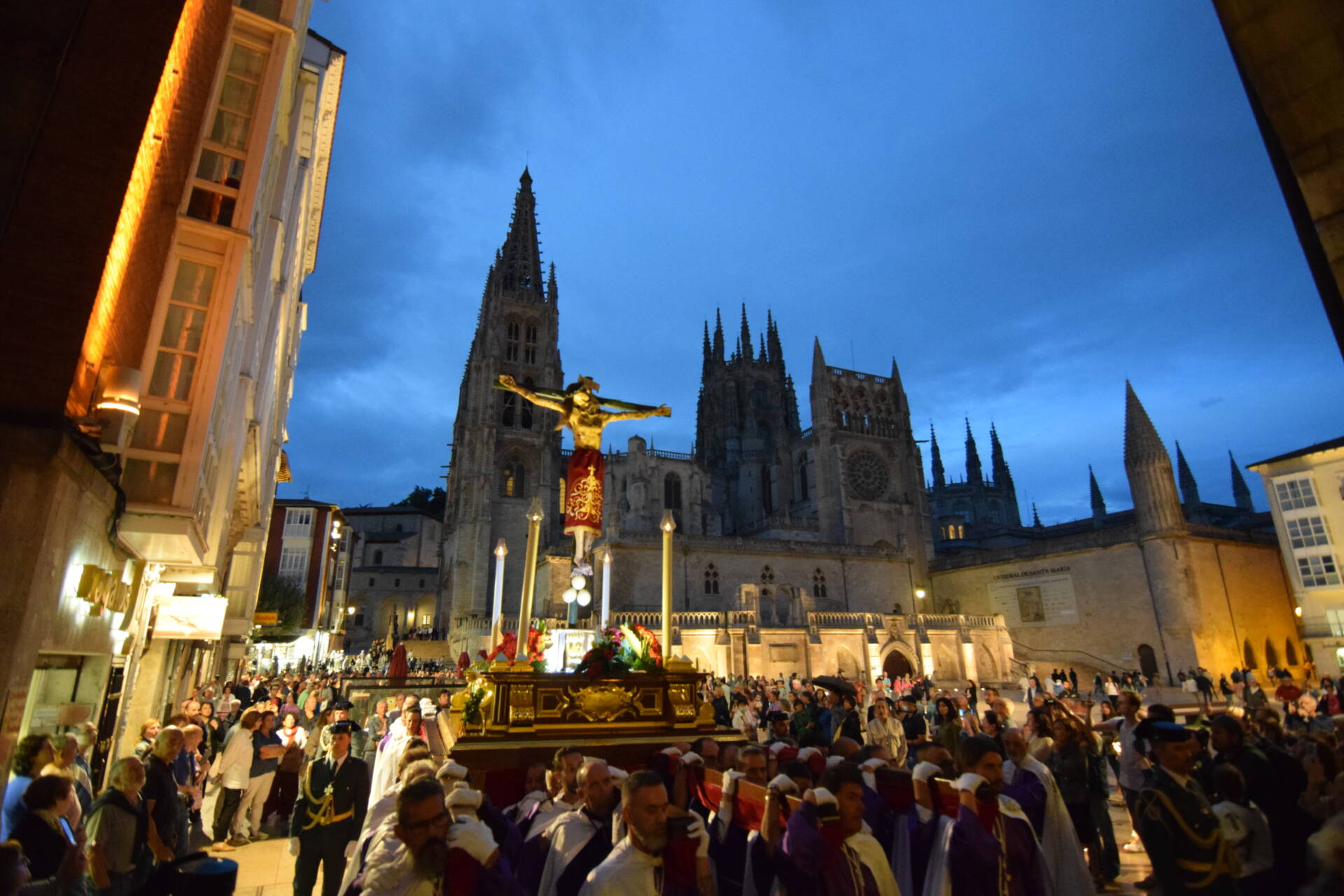 «El Señor ha probado tus sufrimientos y con su cruz te da la vida eterna» 4 exaltacion santa cruz cristo burgos