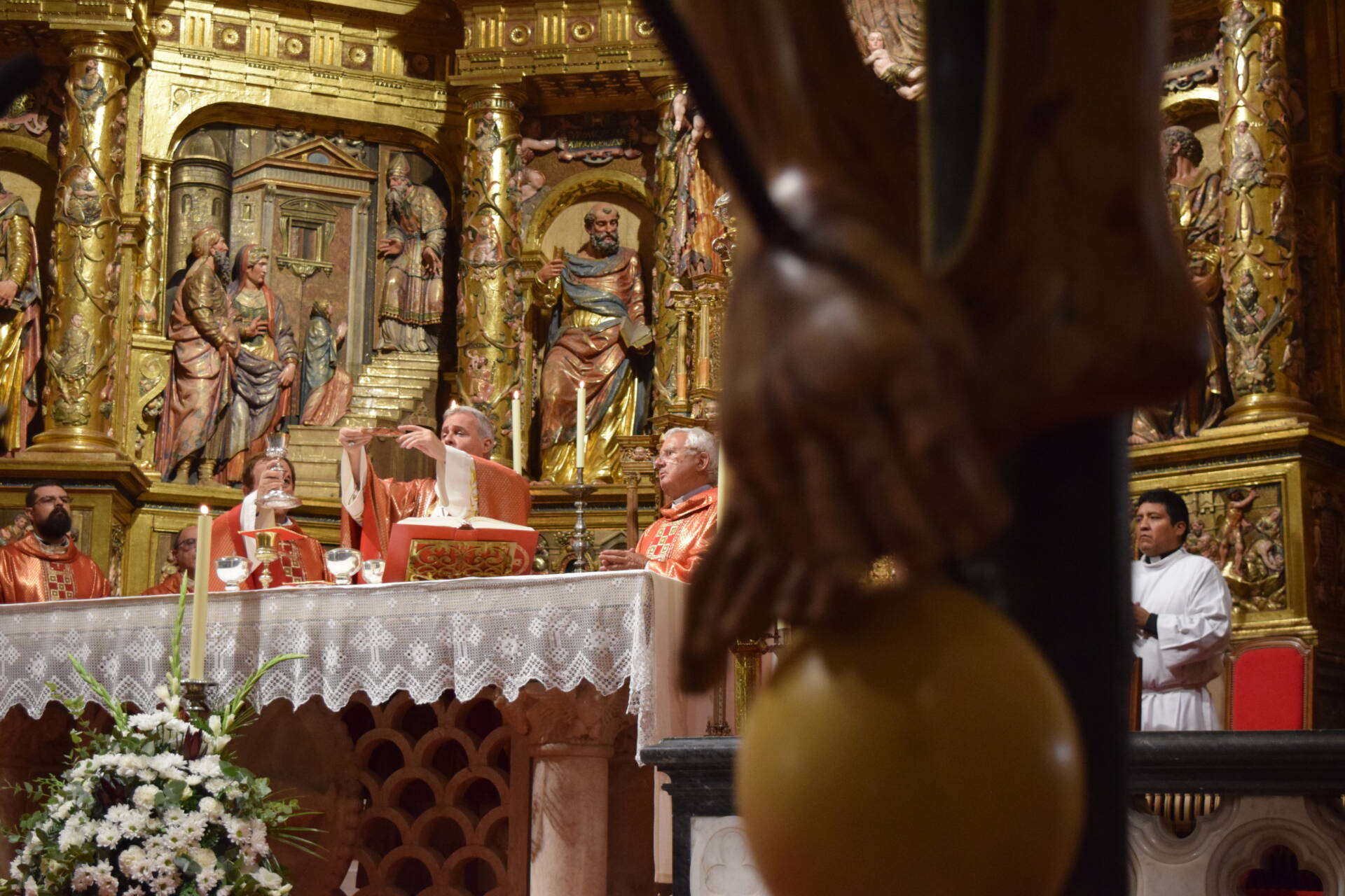 «El Señor ha probado tus sufrimientos y con su cruz te da la vida eterna» 2 exaltacion santa cruz cristo burgos
