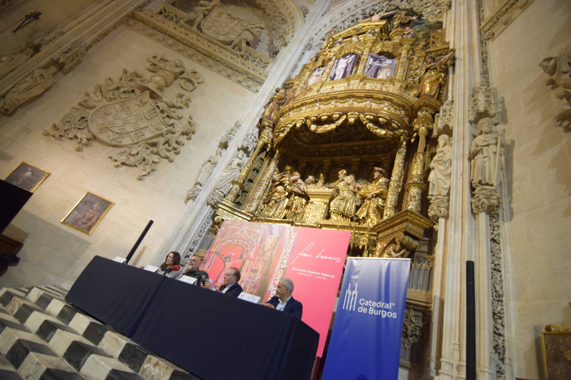 La particular mirada de Fran Herreros a la Catedral tiñe de rosa la sala Beato Valentín Palencia 4 exposición-fran-herreros-artist-and-cathedral_00001