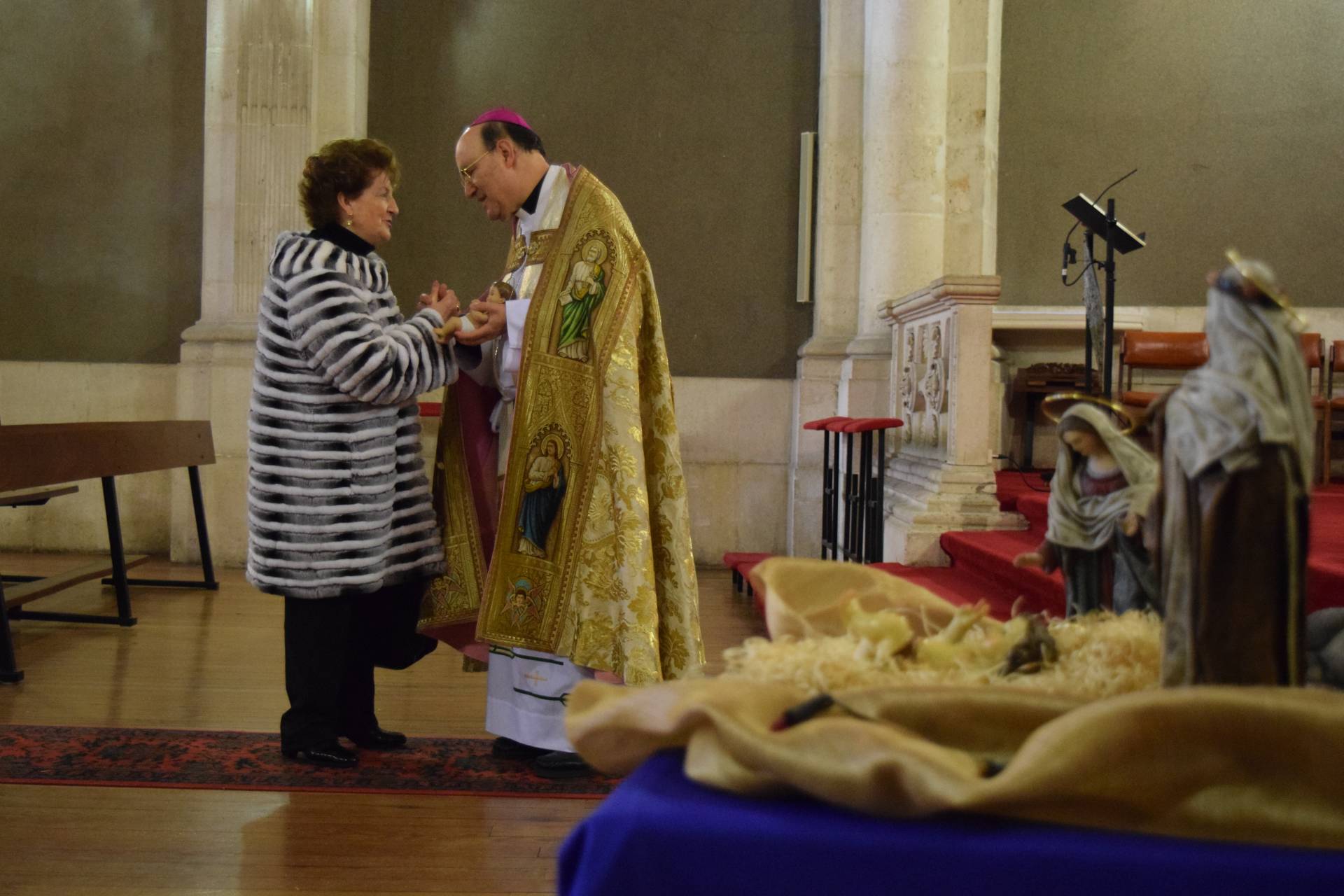 «Pedid al Señor que sea un obispo sencillo» 13 felicitacion navidad_14