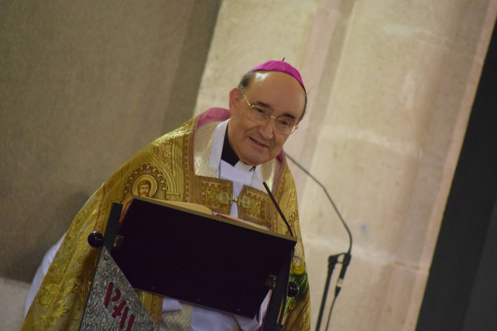 «Pedid al Señor que sea un obispo sencillo» 2 felicitacion navidad_2