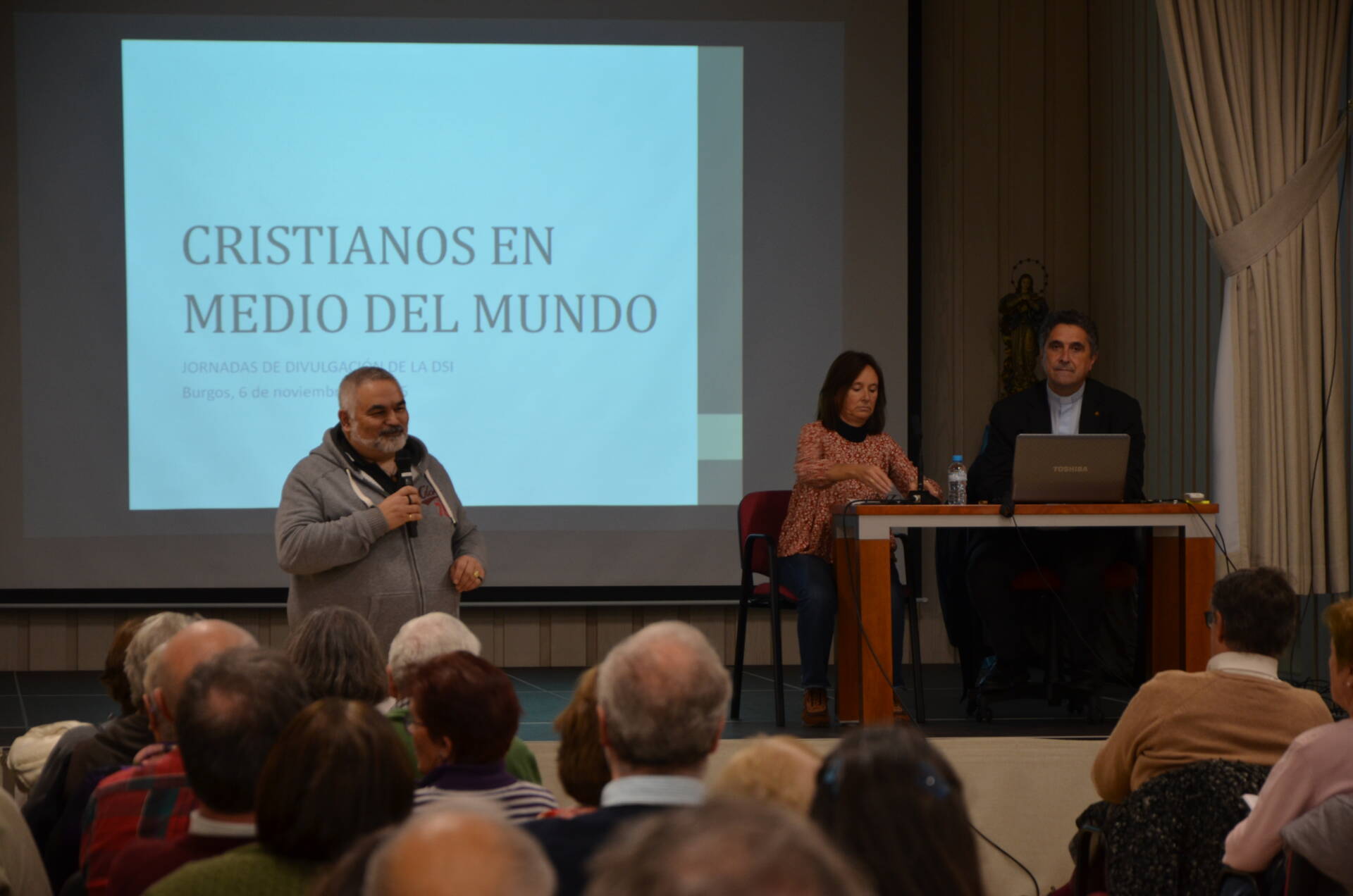 Mons. García Cadiñanos aborda el papel de los 'cristianos en medio del mundo' 2 Mons. García Cadiñanos aborda el papel de los 'cristianos en medio del mundo'