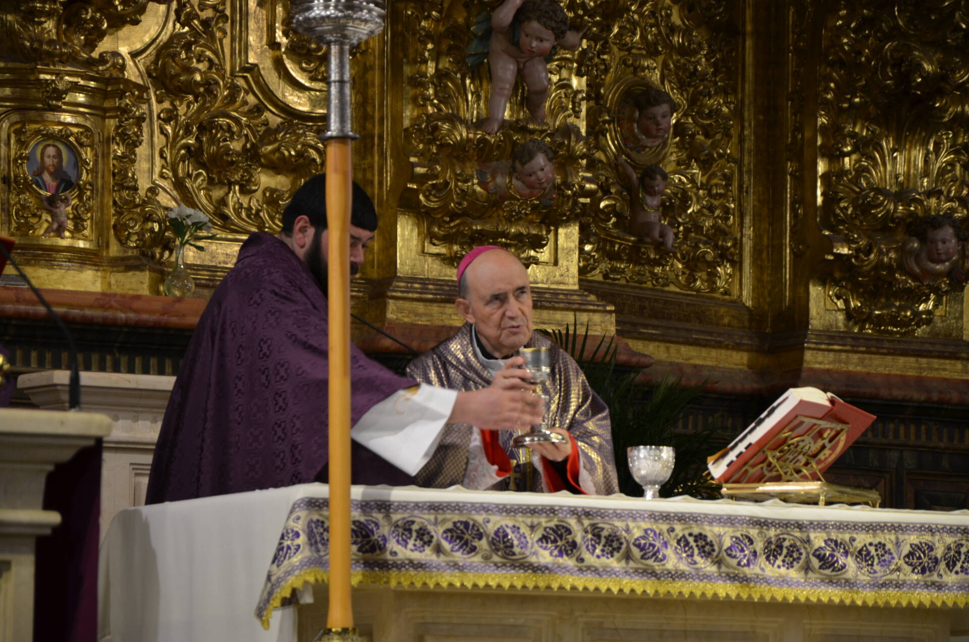 «La educación es una de las formas más altas de caridad cristiana» 4 fidel-herráez-jubileo-docentes-catedral-burgos_00007