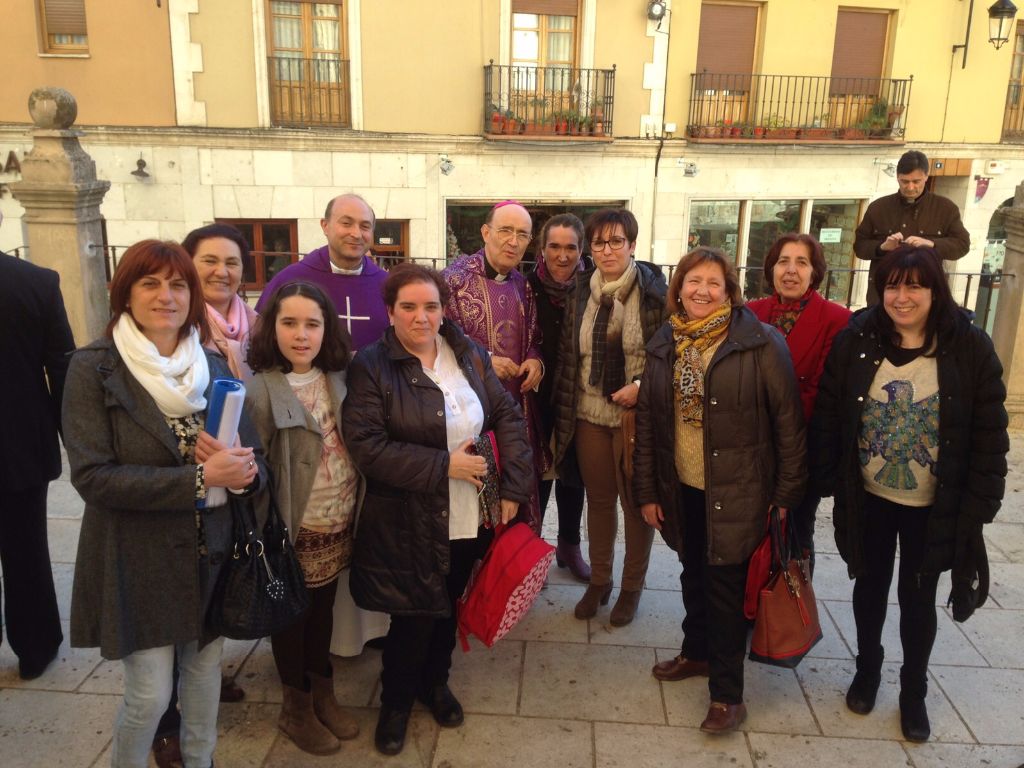 Primeros encuentros de don Fidel con la vida religiosa de la diócesis 1 fidel-herraez-misa-aranda.jpg