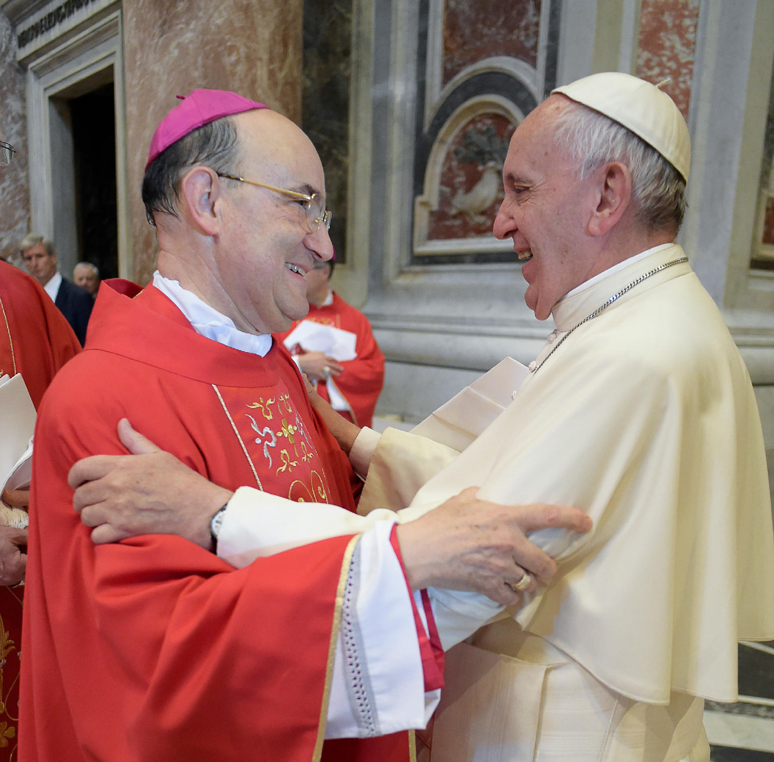 Mensaje del Santo Padre Francisco a don Fidel Herráez con motivo de sus bodas de oro sacerdotales 1 Imagen de la visita de don Fidel a Roma para la entrega del palio arzobispal, en 2016.