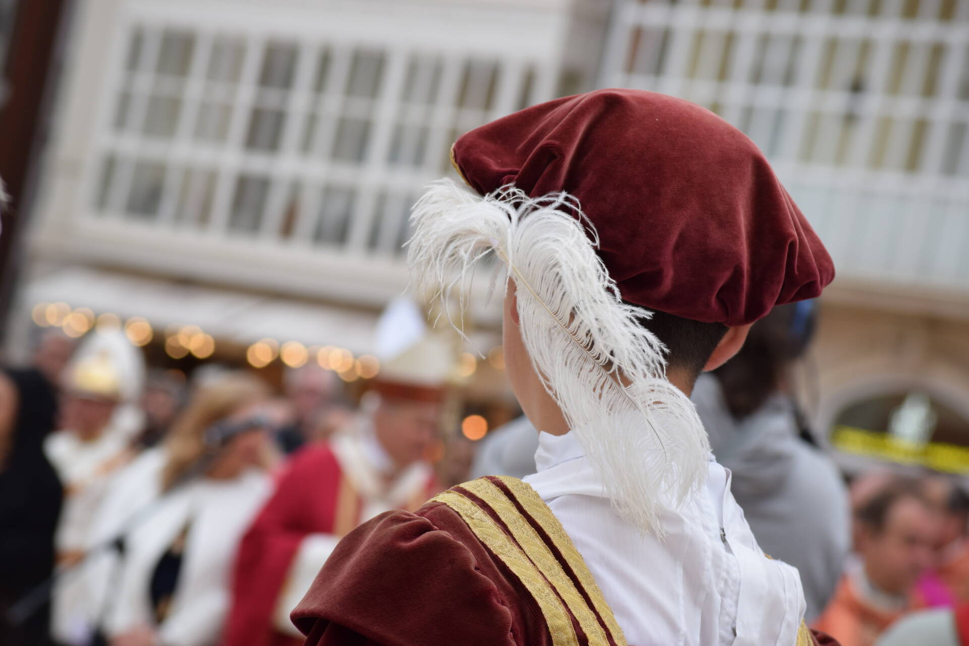 Las fiestas nos ayudan a «dedicarnos los unos a los otros» y a «descansar honestamente del trabajo» 2 fiestas Burgos ofrenda flores santa maría la mayor