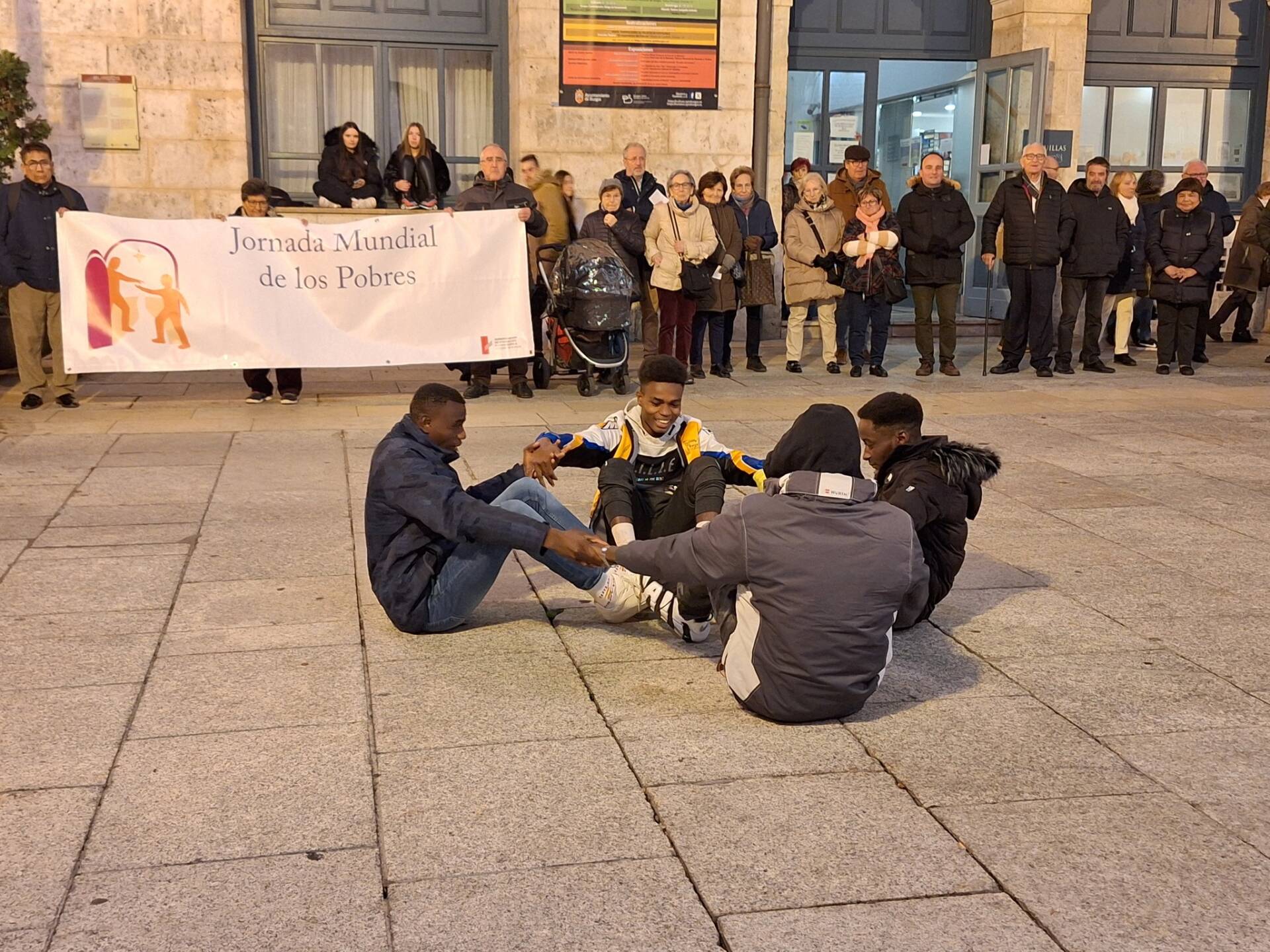 Formación Sociopolítica realiza un gesto público en la Jornada Mundial de los Pobres 3 Formación Sociopolítica realiza un gesto público en la Jornada Mundial de los Pobres