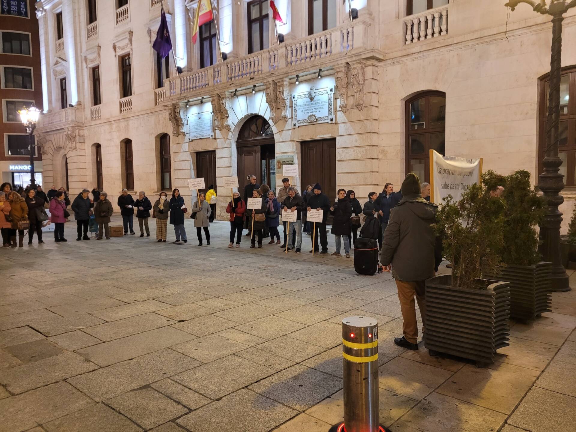 Formación Sociopolítica realiza un gesto público en la Jornada Mundial de los Pobres 4 Formación Sociopolítica realiza un gesto público en la Jornada Mundial de los Pobres
