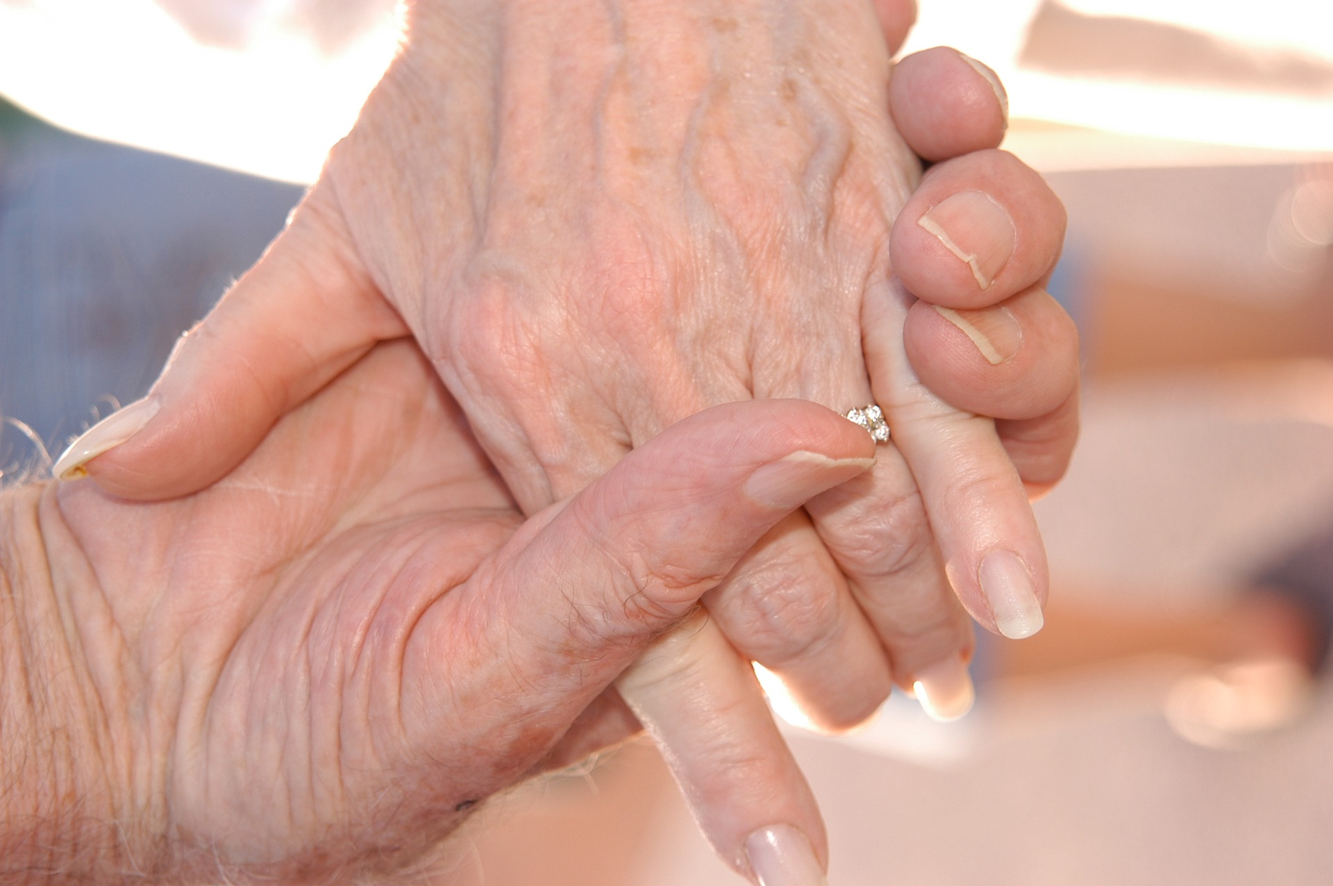 Los agentes de pastoral de la salud reciben formación sobre «La muerte y el morir» 1 grandparents-2778661_1920