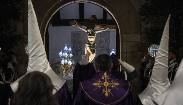 La Hermandad del Santísimo Cristo del Milagro de Aranda conmemora 75 años de historia y compromiso cristiano 1 hermandad santisimo cristo milagro aranda 75 anos 00002