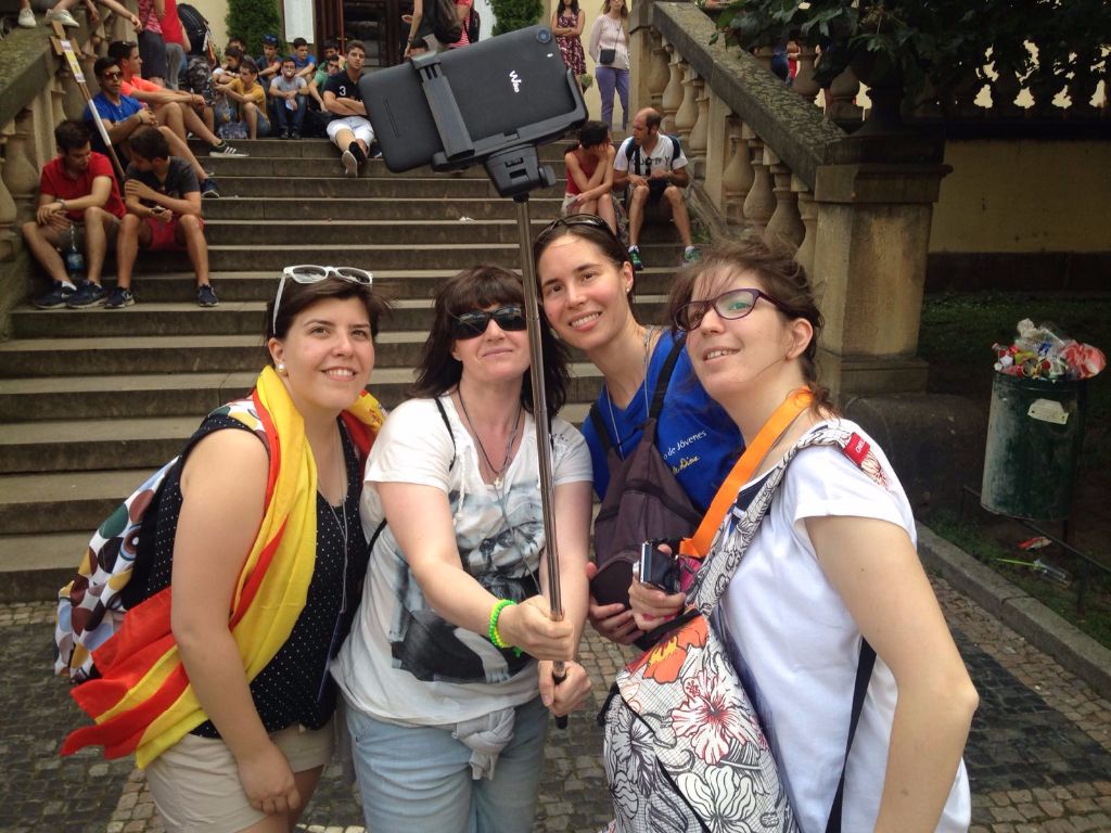 Los jóvenes burgaleses de la JMJ descubren Praga 1 img-20160720-wa0000.jpg