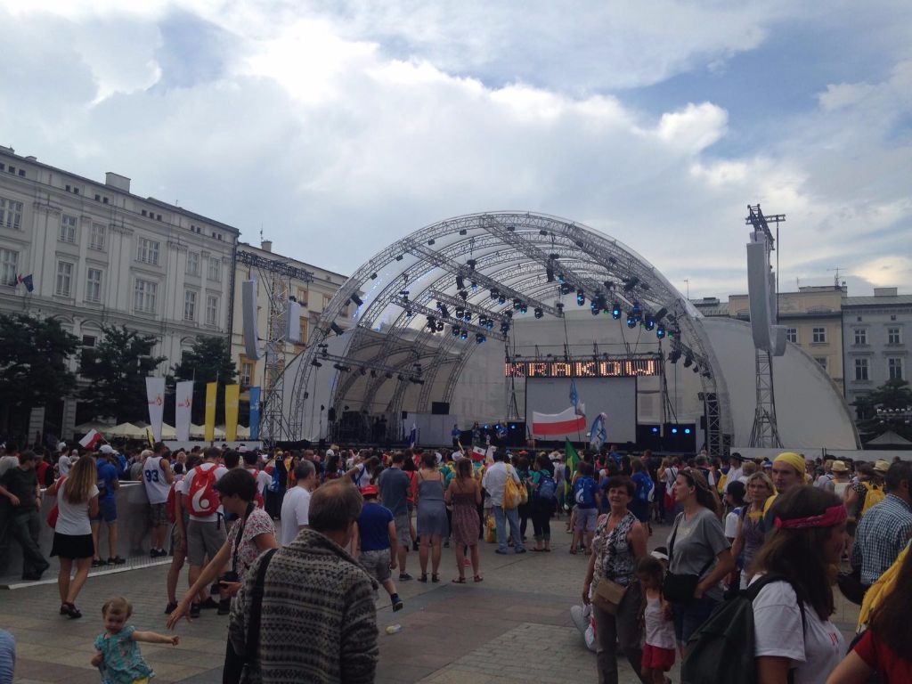 Jóvenes de todo el mundo llegan a Cracovia 1 img-20160727-wa0015.jpg