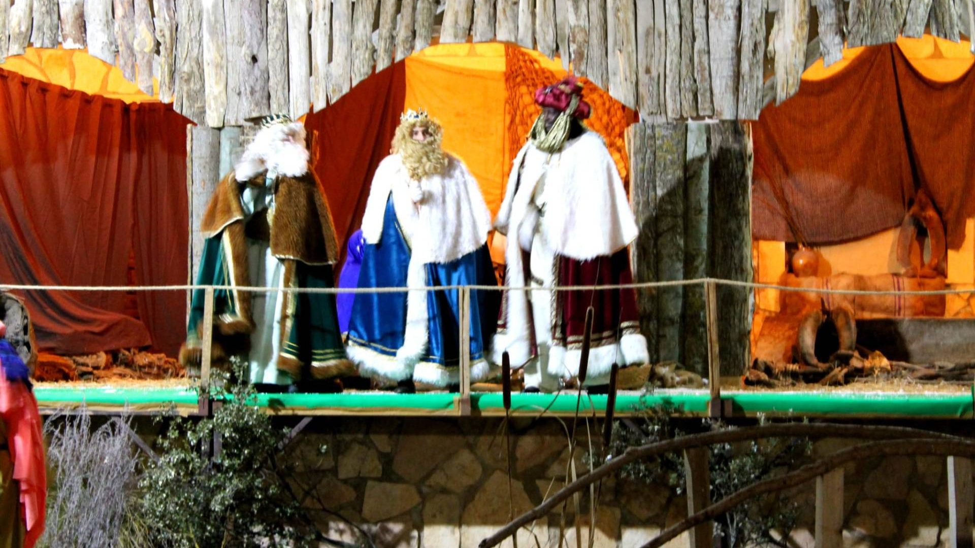 La magia de la Navidad «cobra vida» en la cabalgata de Torregalindo 5 La magia de la Navidad «cobra vida» en la cabalgata de Torregalindo
