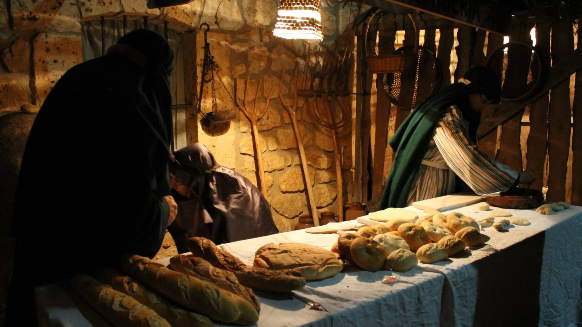 La magia de la Navidad «cobra vida» en la cabalgata de Torregalindo 12 La magia de la Navidad «cobra vida» en la cabalgata de Torregalindo