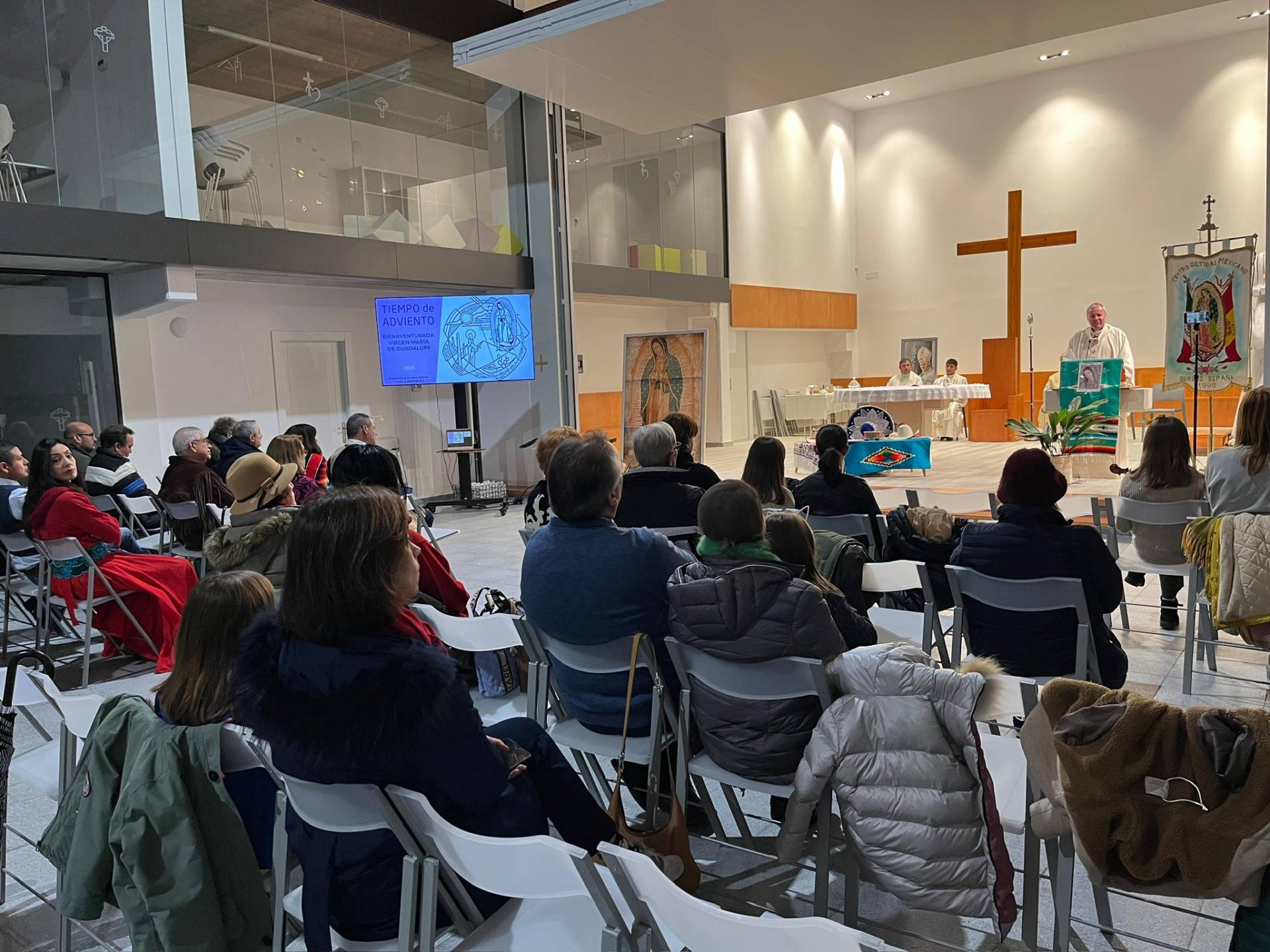 El arzobispo celebra con la comunidad mexicana la fiesta de la Virgen de Guadalupe 3 El arzobispo celebra con la comunidad mexicana la fiesta de la Virgen de Guadalupe