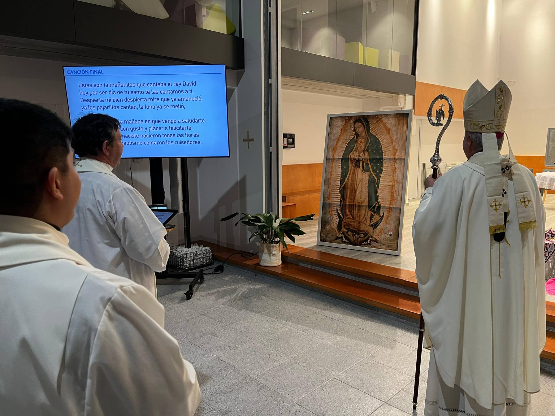 El arzobispo celebra con la comunidad mexicana la fiesta de la Virgen de Guadalupe 11 El arzobispo celebra con la comunidad mexicana la fiesta de la Virgen de Guadalupe