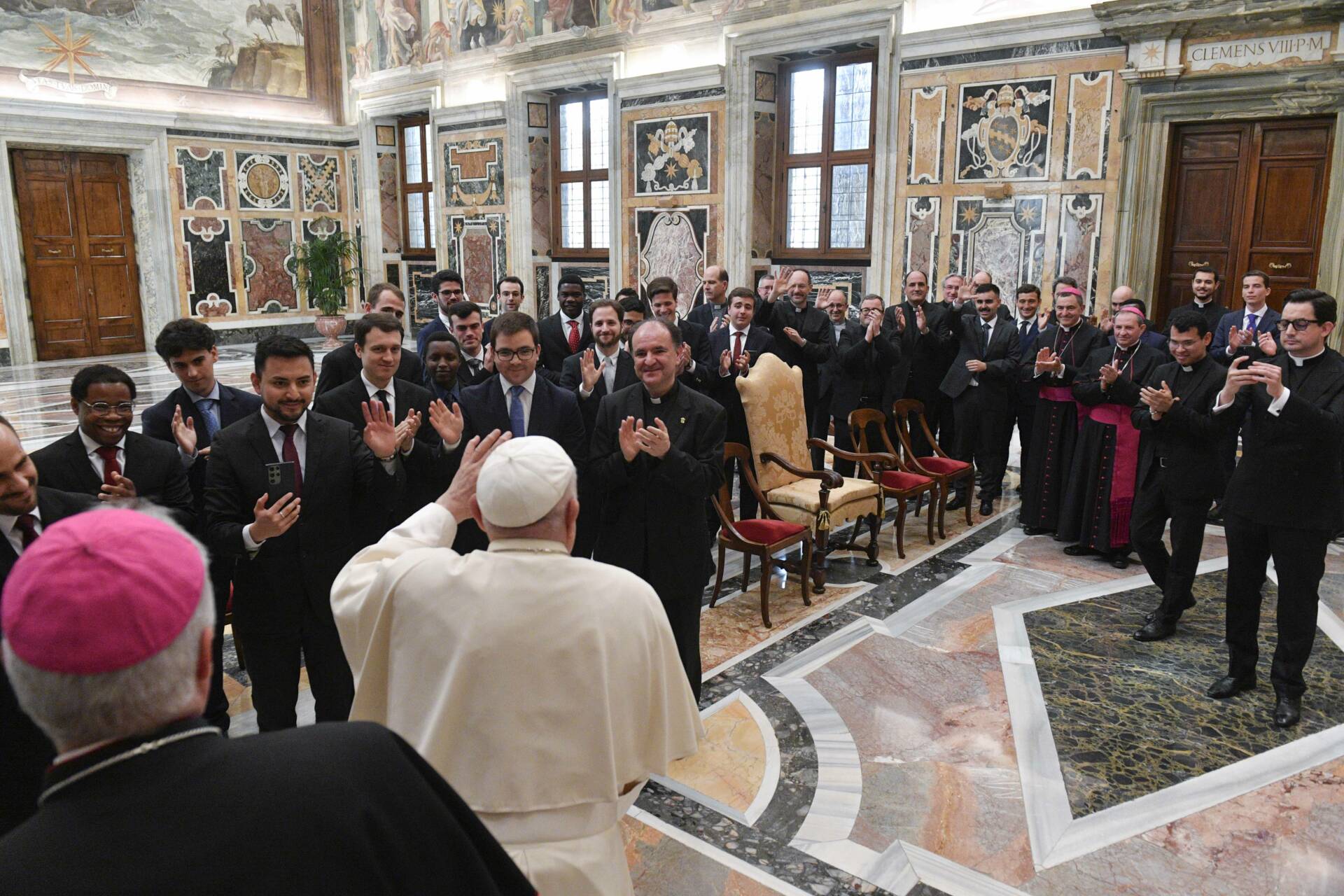 El Papa, a la comunidad del seminario de Burgos: «Jesús te quiere en esta tierra vaciada para llenarla de Dios» 7 IMG_0017
