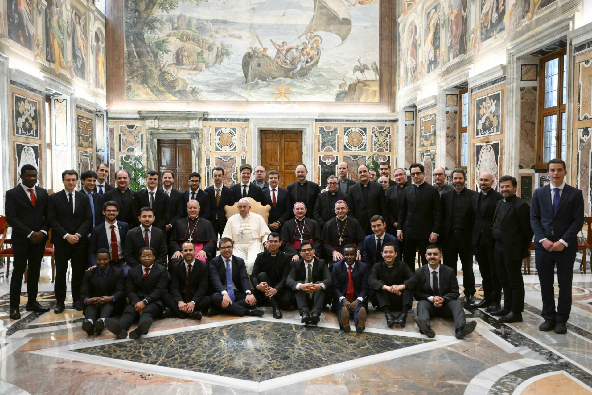 El Papa, a la comunidad del seminario de Burgos: «Jesús te quiere en esta tierra vaciada para llenarla de Dios» 8 IMG_0021