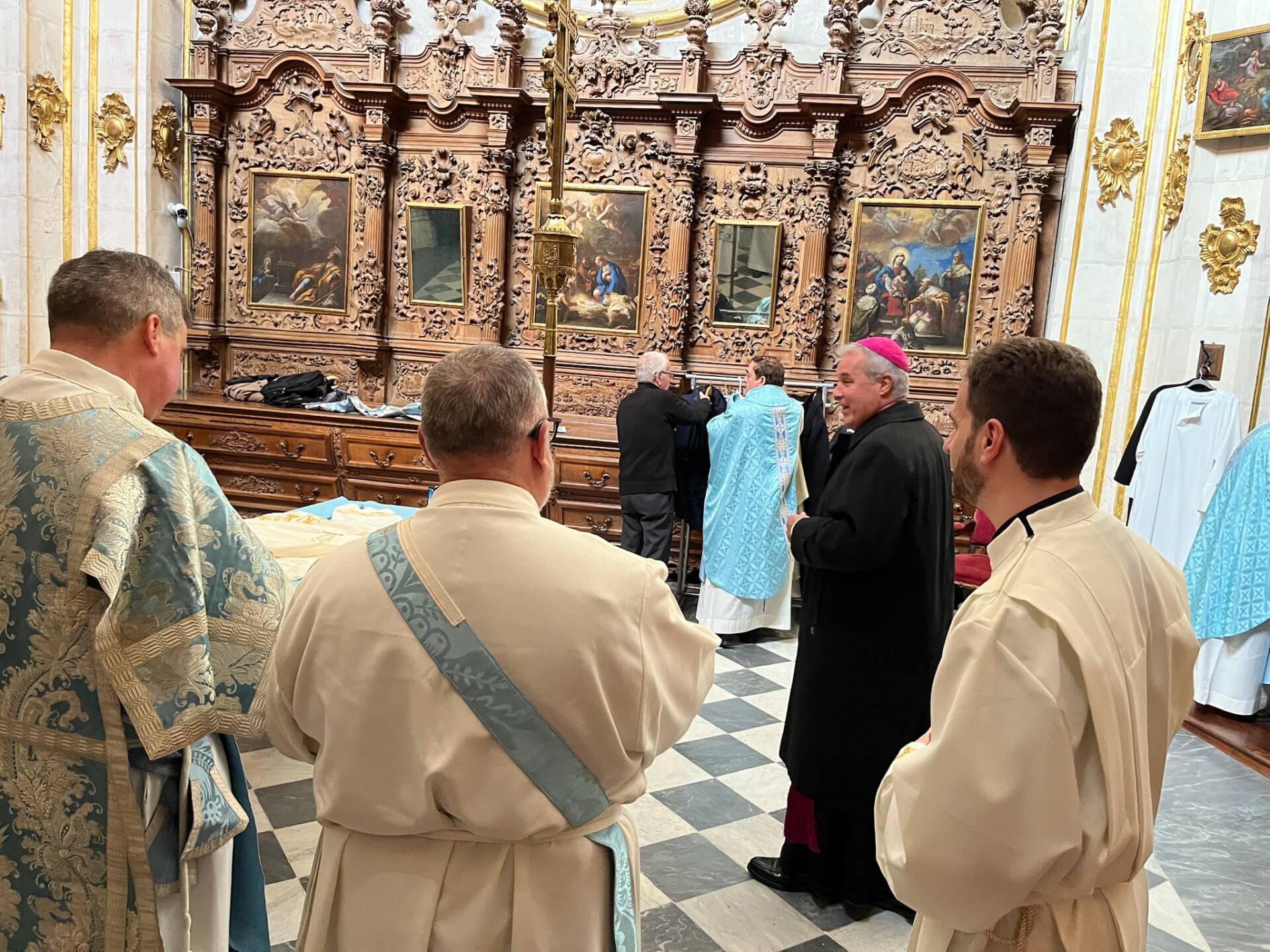 Mons. Iceta: «María, madre de esperanza, nunca abandona a sus hijos» 10 IMG_3646