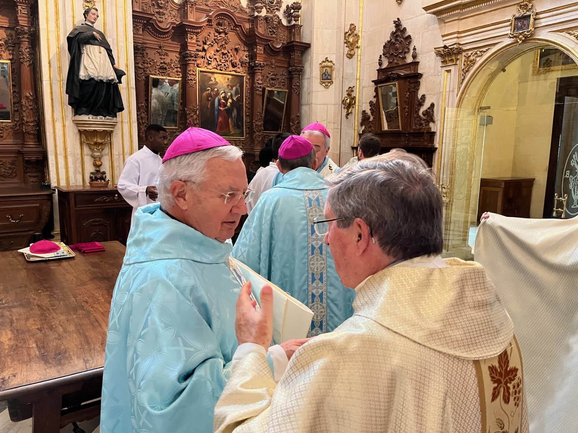 Mons. Iceta: «María, madre de esperanza, nunca abandona a sus hijos» 9 IMG_3649