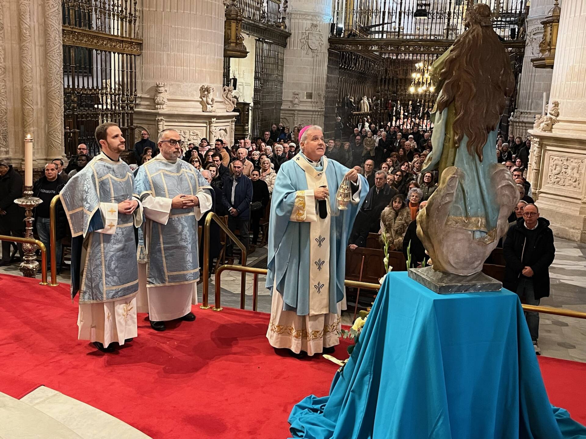 Mons. Iceta: «María, madre de esperanza, nunca abandona a sus hijos» 1 IMG_3659