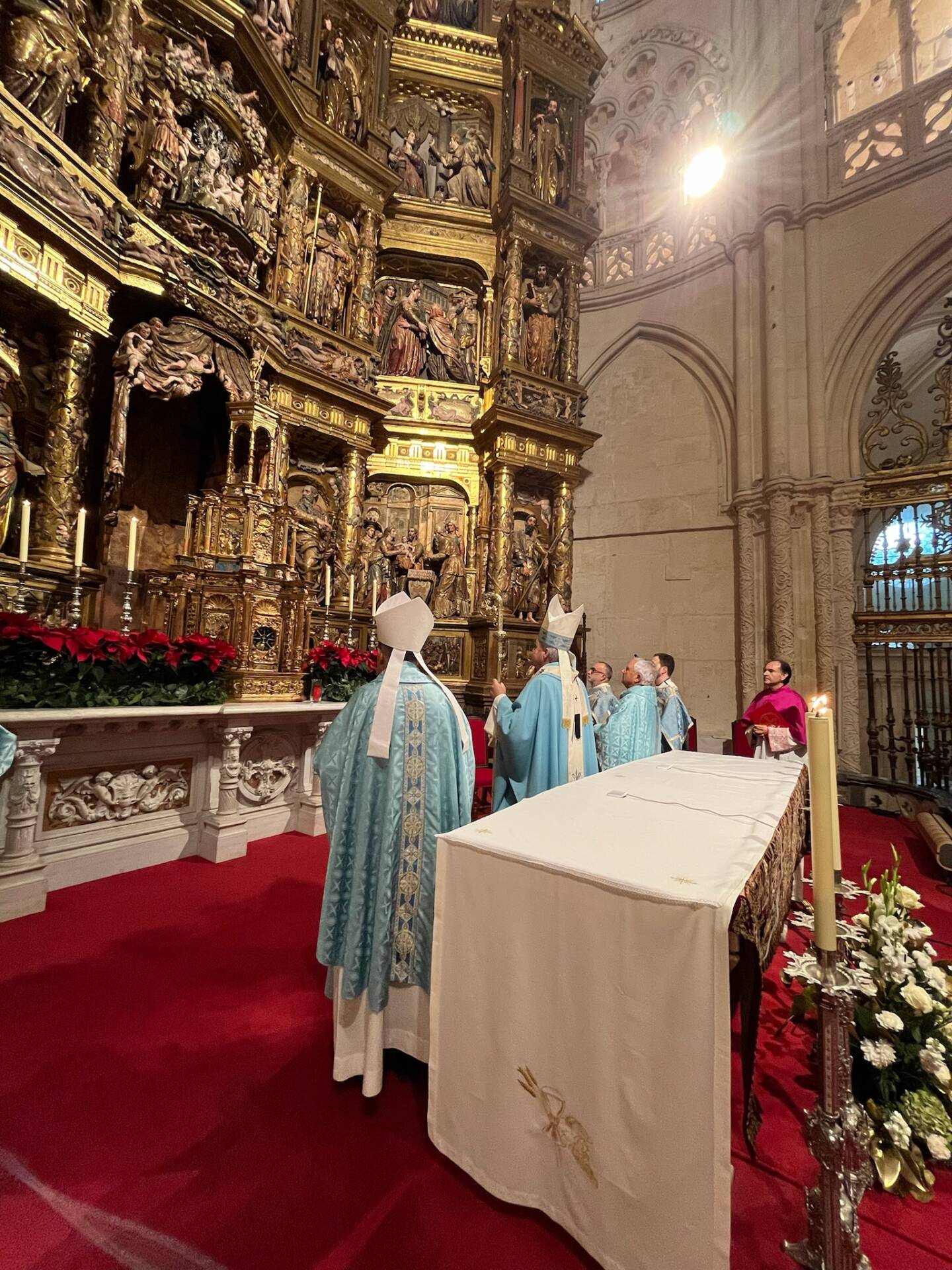 Mons. Iceta: «María, madre de esperanza, nunca abandona a sus hijos» 5 IMG_3662