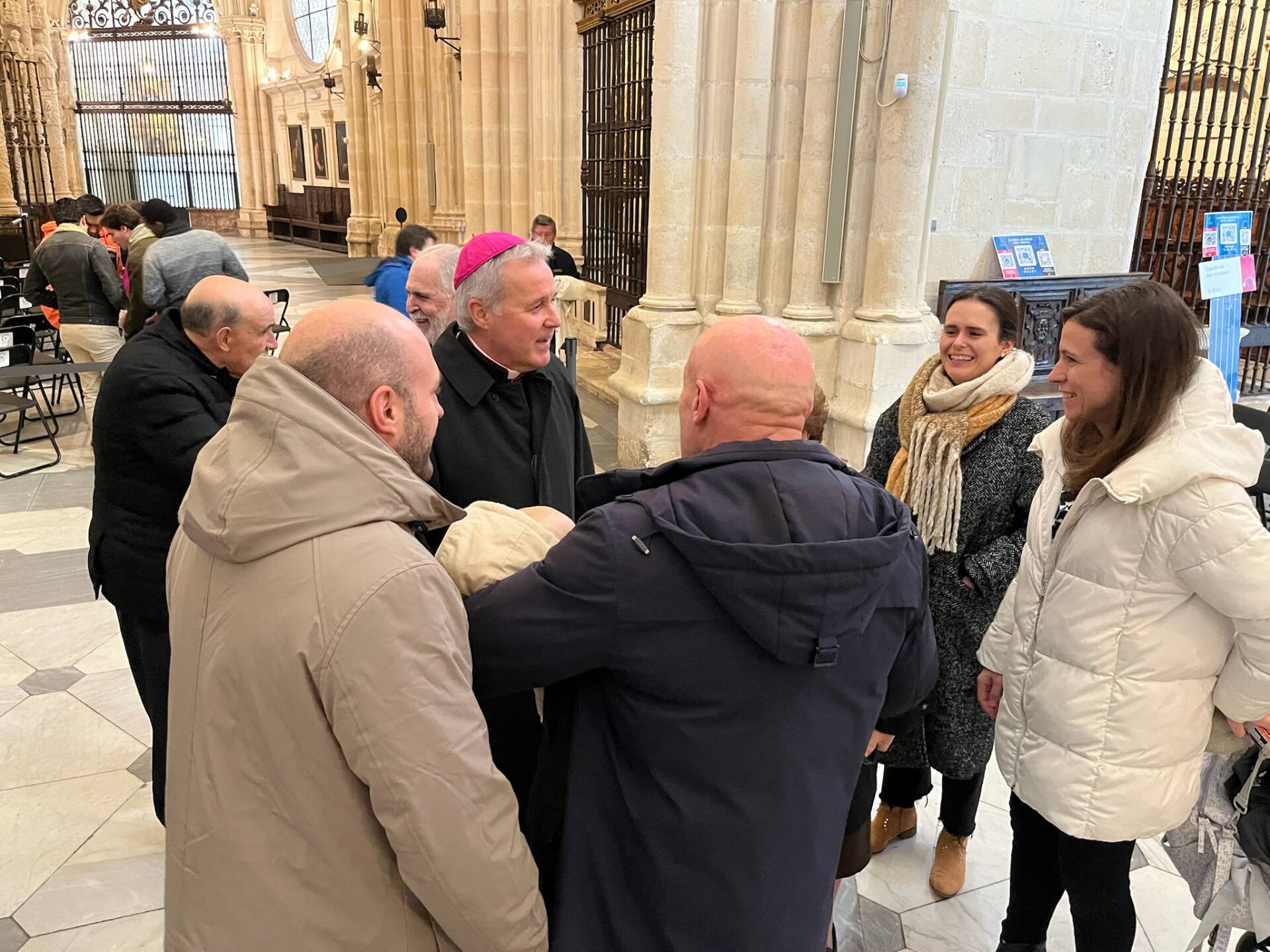 Mons. Iceta: «María, madre de esperanza, nunca abandona a sus hijos» 4 IMG_3670