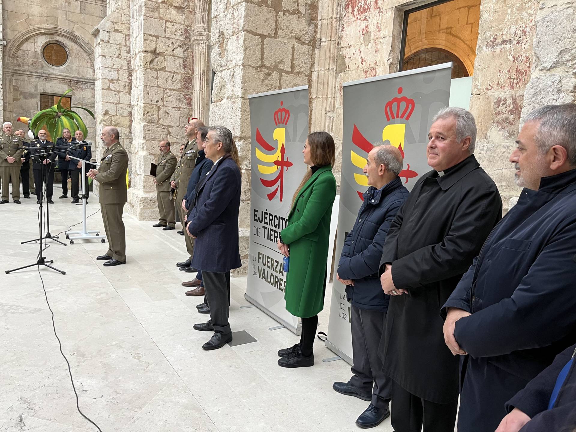El arzobispo bendice el belén monumental del Ejército en Burgos, el más grande del mundo 11 IMG_4512