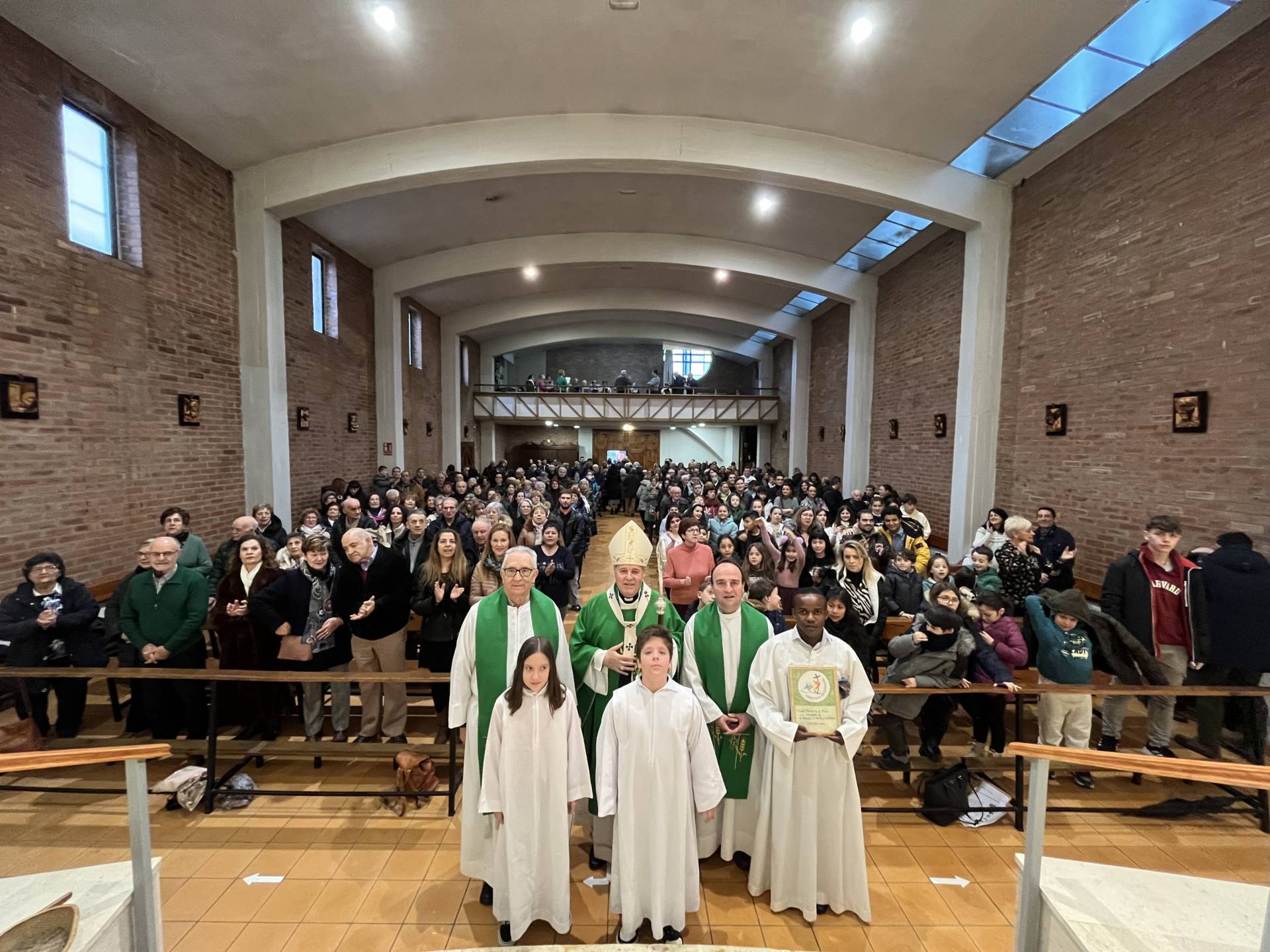 El arzobispo prosigue su visita a Gamonal en Capiscol, La Ventilla y Castañares 8 El arzobispo prosigue su visita pastoral a Gamonal en Capiscol
