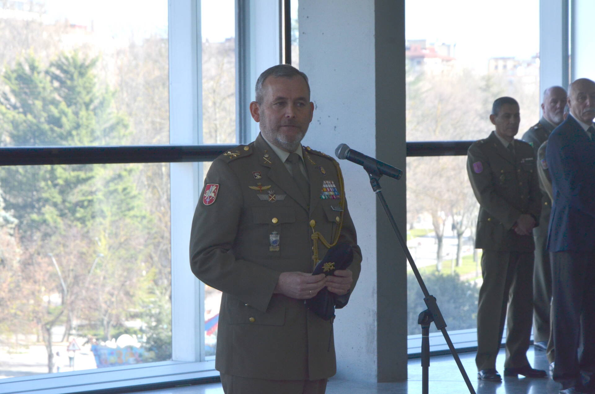 Mons. Herráez bendice el belén monumental del Ejército en Burgos 5 Mons. Herráez bendice el belén monumental del Ejército en Burgos
