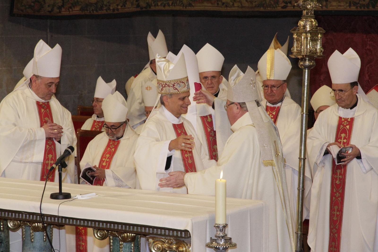 «Es un inmenso regalo»: Mons. Iceta expresa su alegría por la elección del papa León XIV 4 inmenso-regalo-iceta-alegria-eleccion-papa-leon-xiv_02