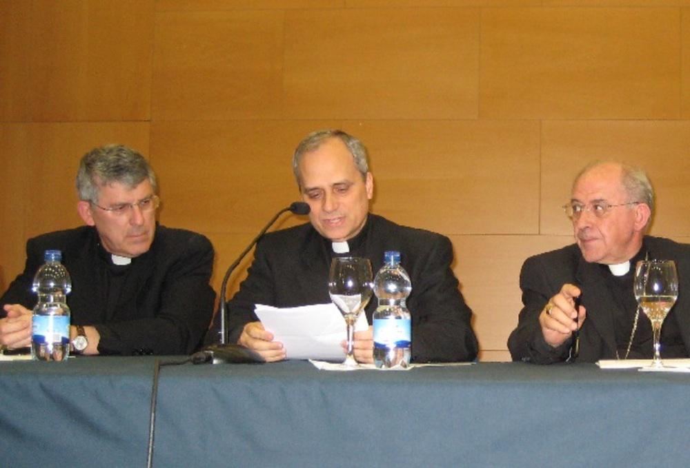 «Es un inmenso regalo»: Mons. Iceta expresa su alegría por la elección del papa León XIV 7 inmenso-regalo-iceta-alegria-eleccion-papa-leon-xiv_03