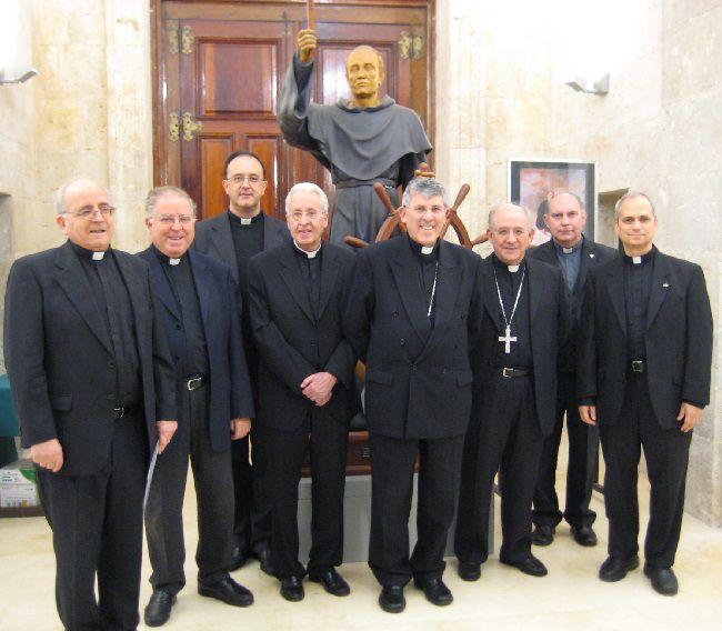 «Es un inmenso regalo»: Mons. Iceta expresa su alegría por la elección del papa León XIV 8 inmenso-regalo-iceta-alegria-eleccion-papa-leon-xiv_05