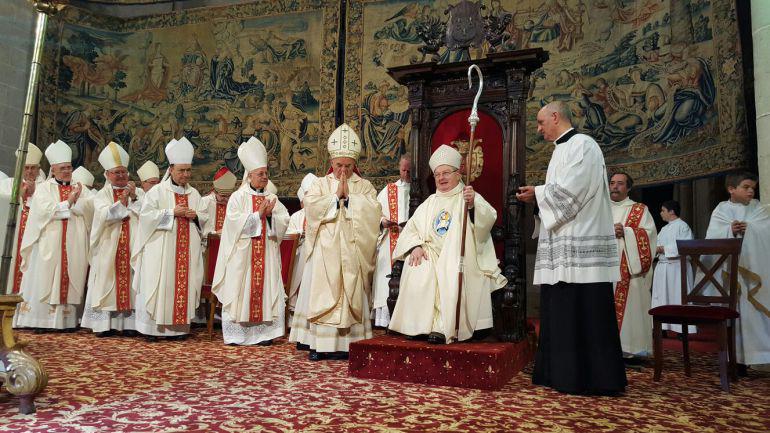 «Es un inmenso regalo»: Mons. Iceta expresa su alegría por la elección del papa León XIV 6 inmenso-regalo-iceta-alegria-eleccion-papa-leon-xiv_07