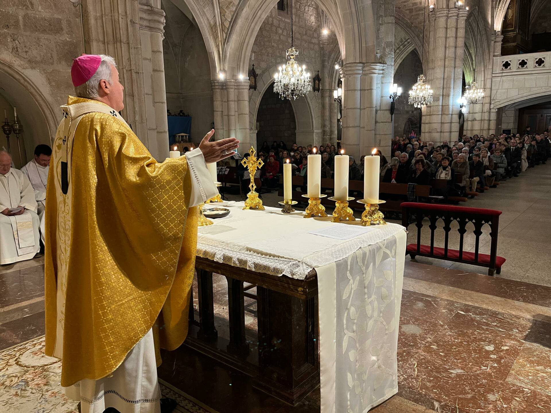 La Institución Teresiana celebra en Burgos el centenario de su aprobación pontificia con una misa presidida por el arzobispo 8 La Institución Teresiana celebra en Burgos su centenario con una misa presidida por el arzobispo