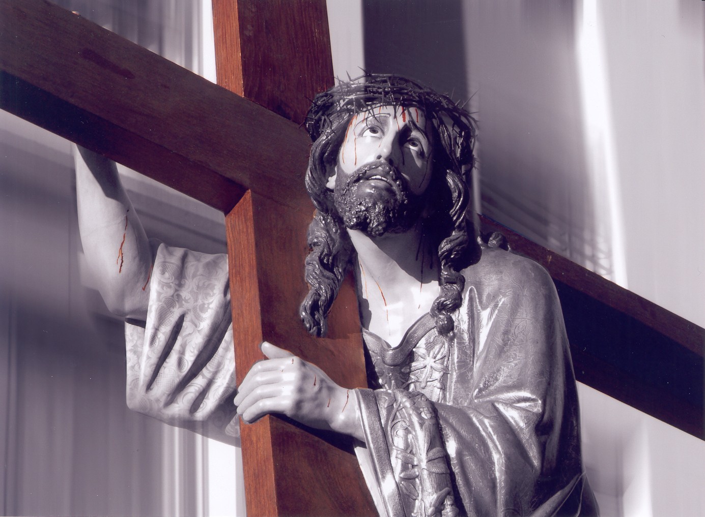 Fervor y devoción en la tarde del Jueves Santo 1 jesus con la cruz a cuestas burgos
