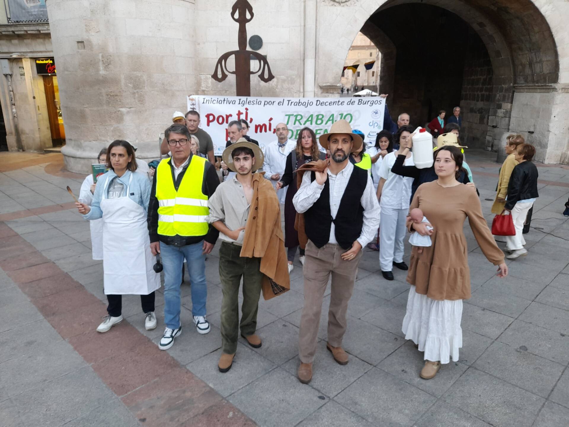 Burgos celebra la Jornada Mundial por el Trabajo Decente con un gesto público y una vigilia de oración 1 Burgos celebra la Jornada Mundial por el Trabajo Decente con un gesto público y una vigilia de oración