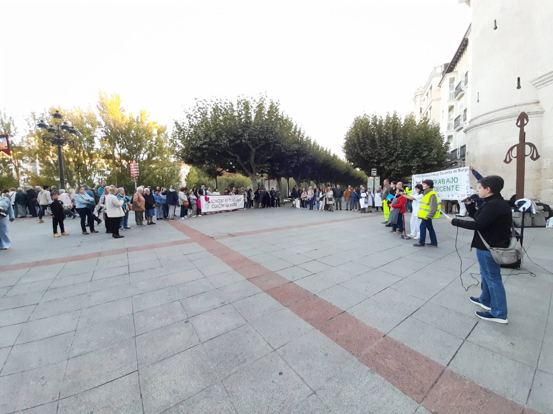 Burgos celebra la Jornada Mundial por el Trabajo Decente con un gesto público y una vigilia de oración 2 Burgos celebra la Jornada Mundial por el Trabajo Decente con un gesto público y una vigilia de oración