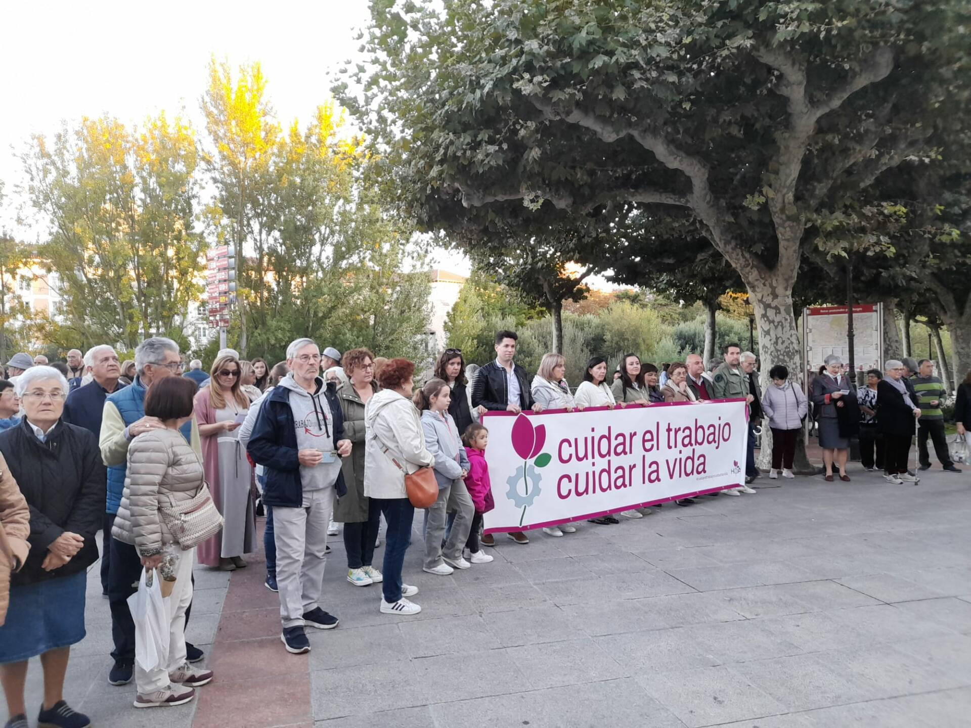 Burgos celebra la Jornada Mundial por el Trabajo Decente con un gesto público y una vigilia de oración 4 Burgos celebra la Jornada Mundial por el Trabajo Decente con un gesto público y una vigilia de oración