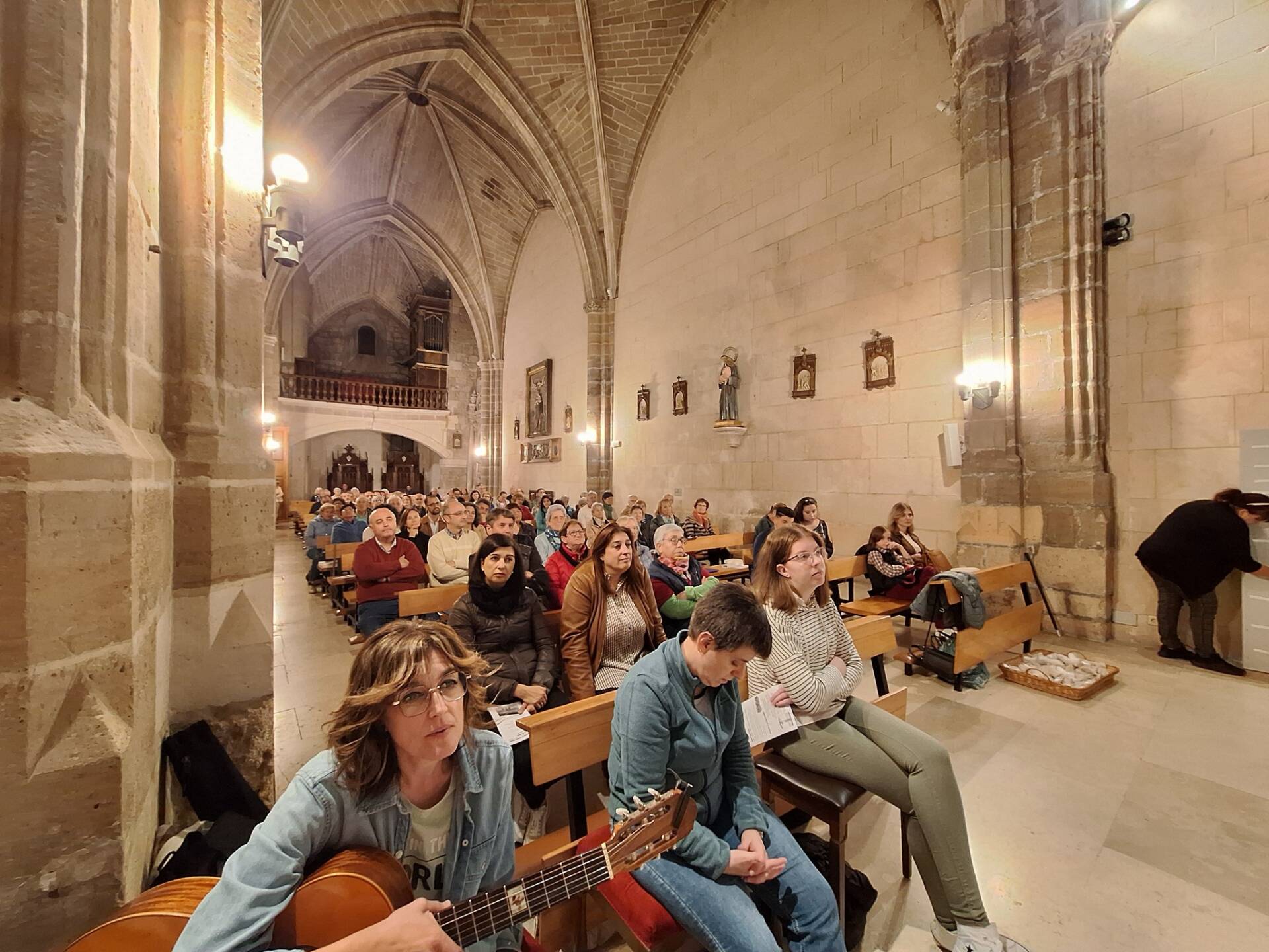 Burgos celebra la Jornada Mundial por el Trabajo Decente con un gesto público y una vigilia de oración 9 Burgos celebra la Jornada Mundial por el Trabajo Decente con un gesto público y una vigilia de oración