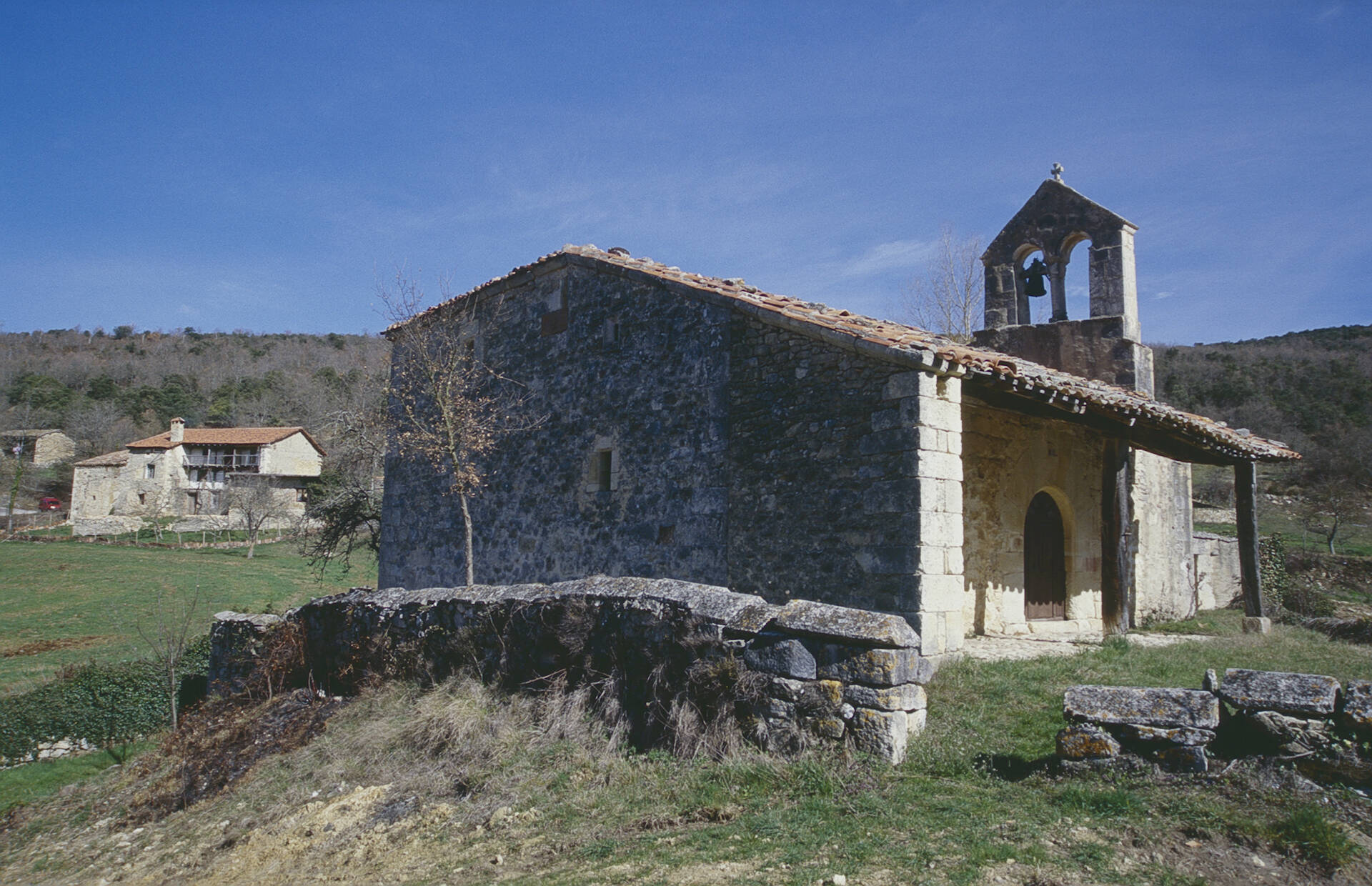 La iglesia de San Juan Bautista en Linares de Sotoscueva 1 Linares de Sotoscueva